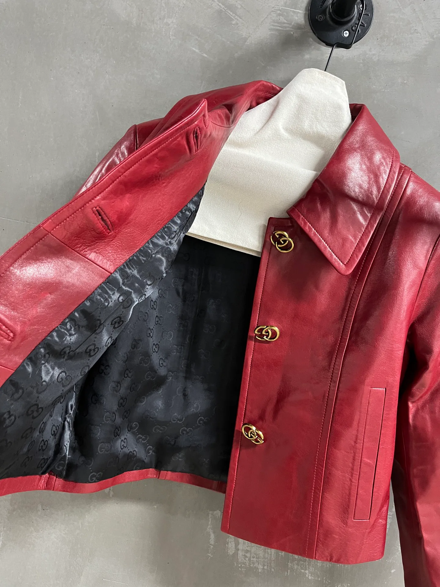 Кожаные Куртки И Дублёнки Женские Gucci 18172648
