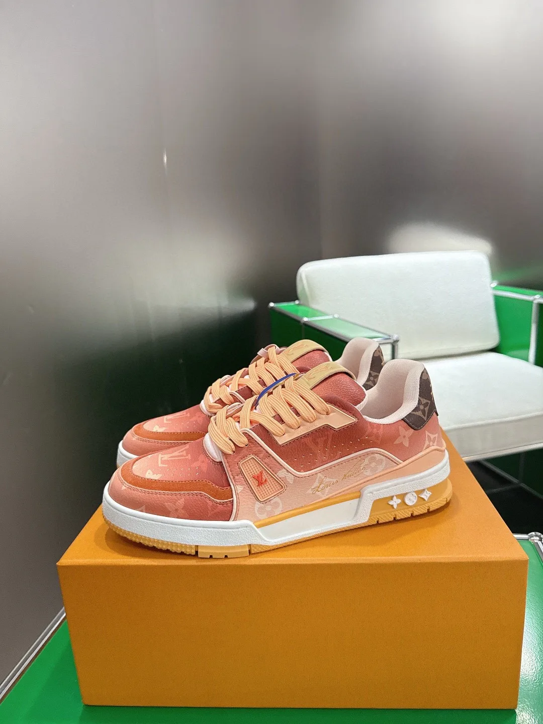 Кроссовки Женские Louis Vuitton 12156536