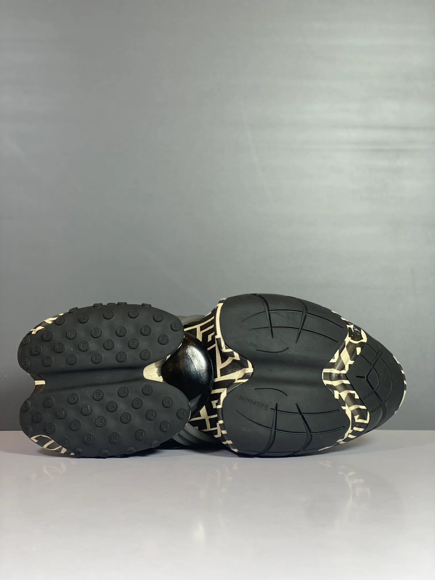 Кроссовки Женские Balmain 19184366