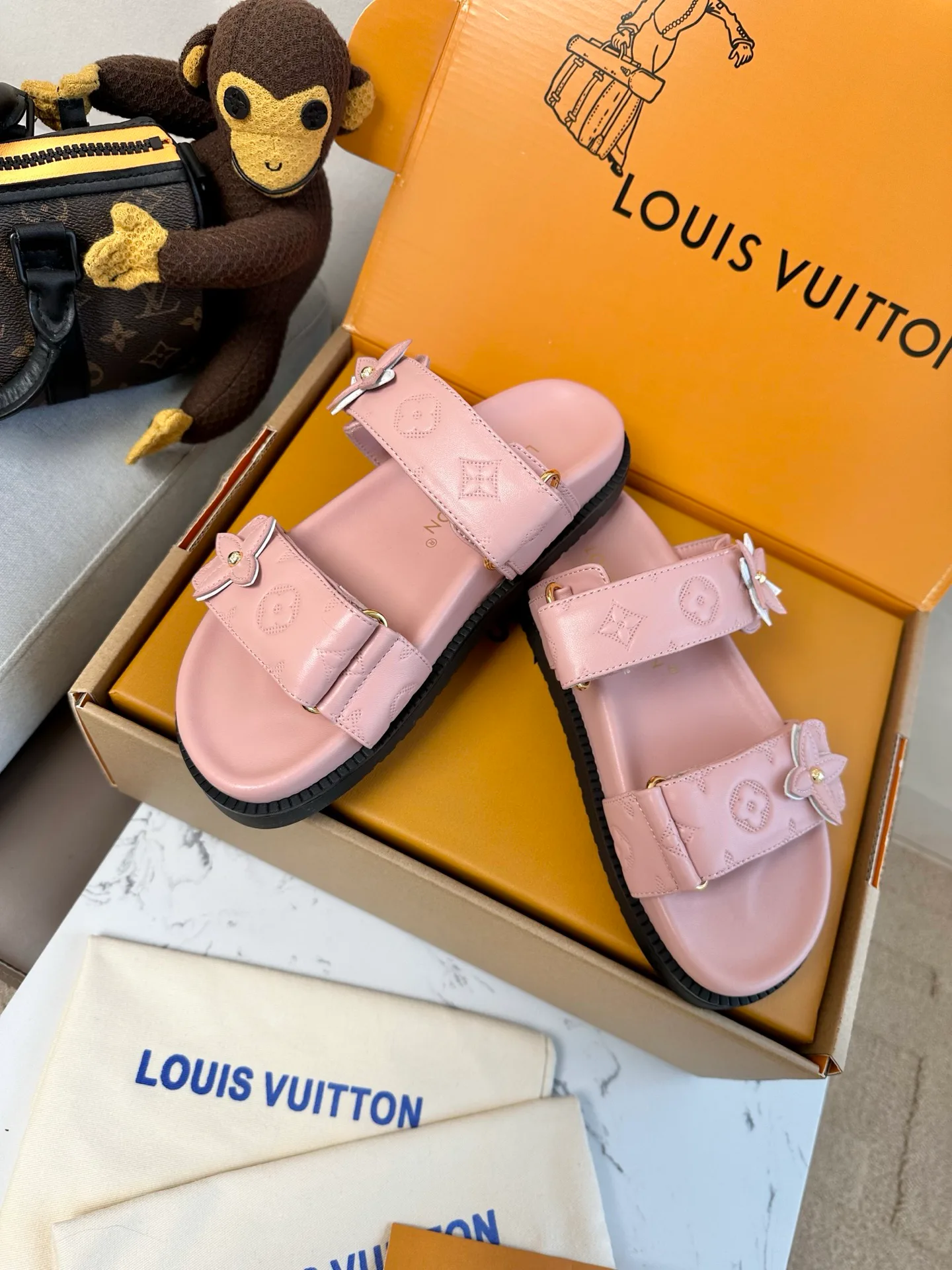 Шлепанцы Женские Louis Vuitton 23242