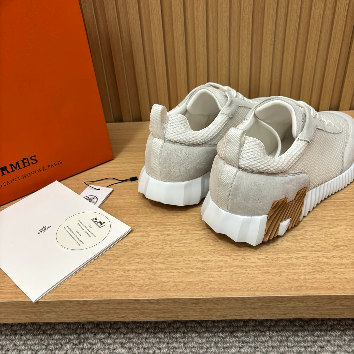 Кроссовки Женские Louis Vuitton 18438921