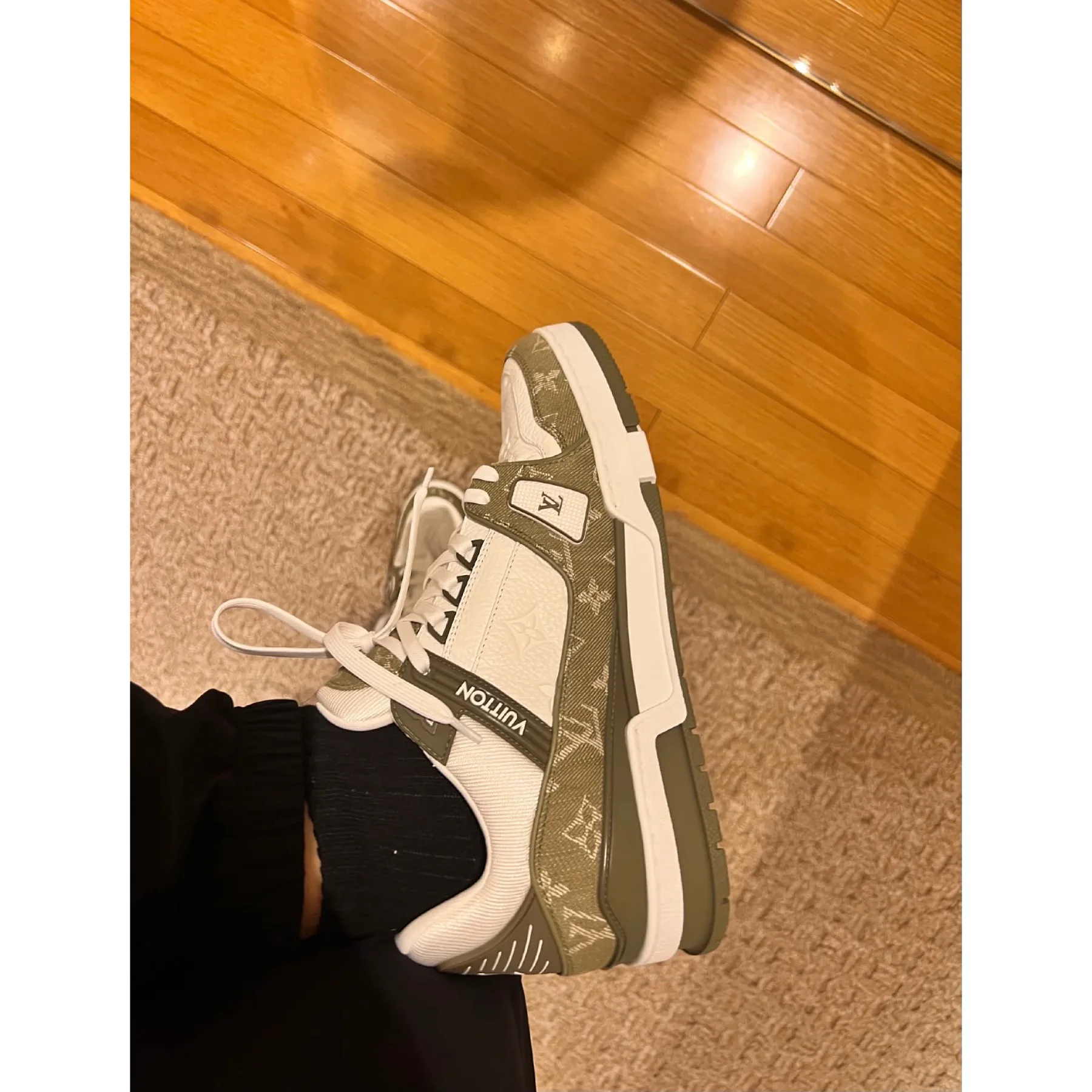 Кроссовки Женские Louis Vuitton 18625656