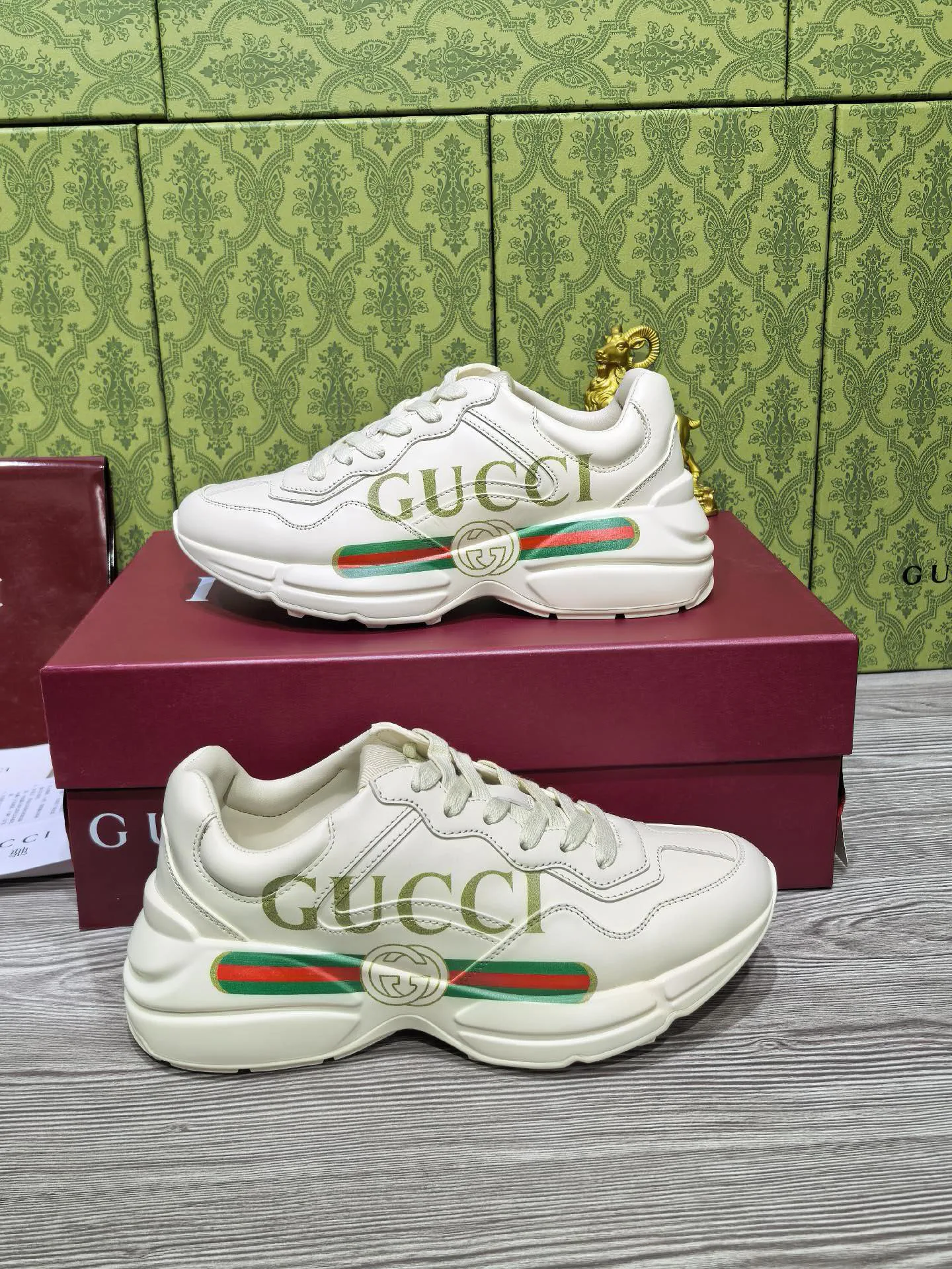 Кроссовки Женские Gucci 18039943