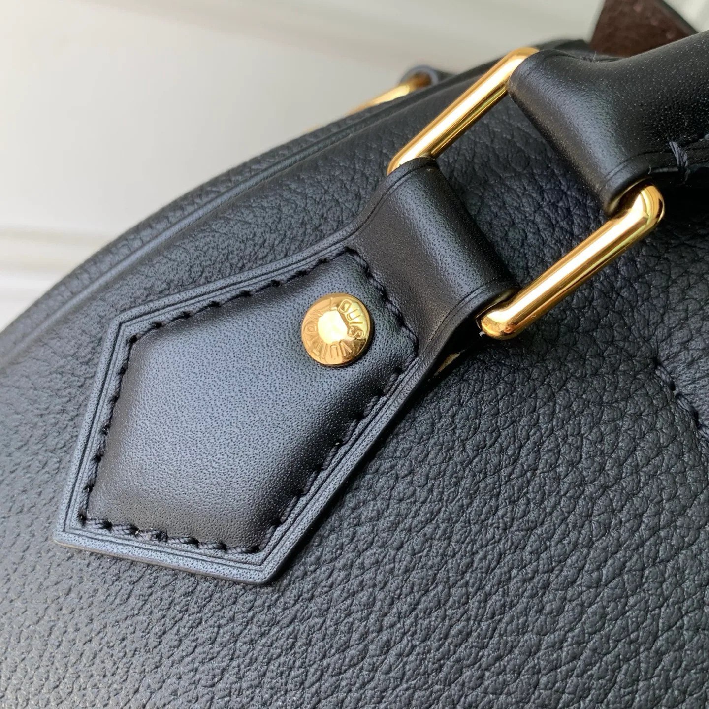 Классические Сумки Женские Louis Vuitton 18147525