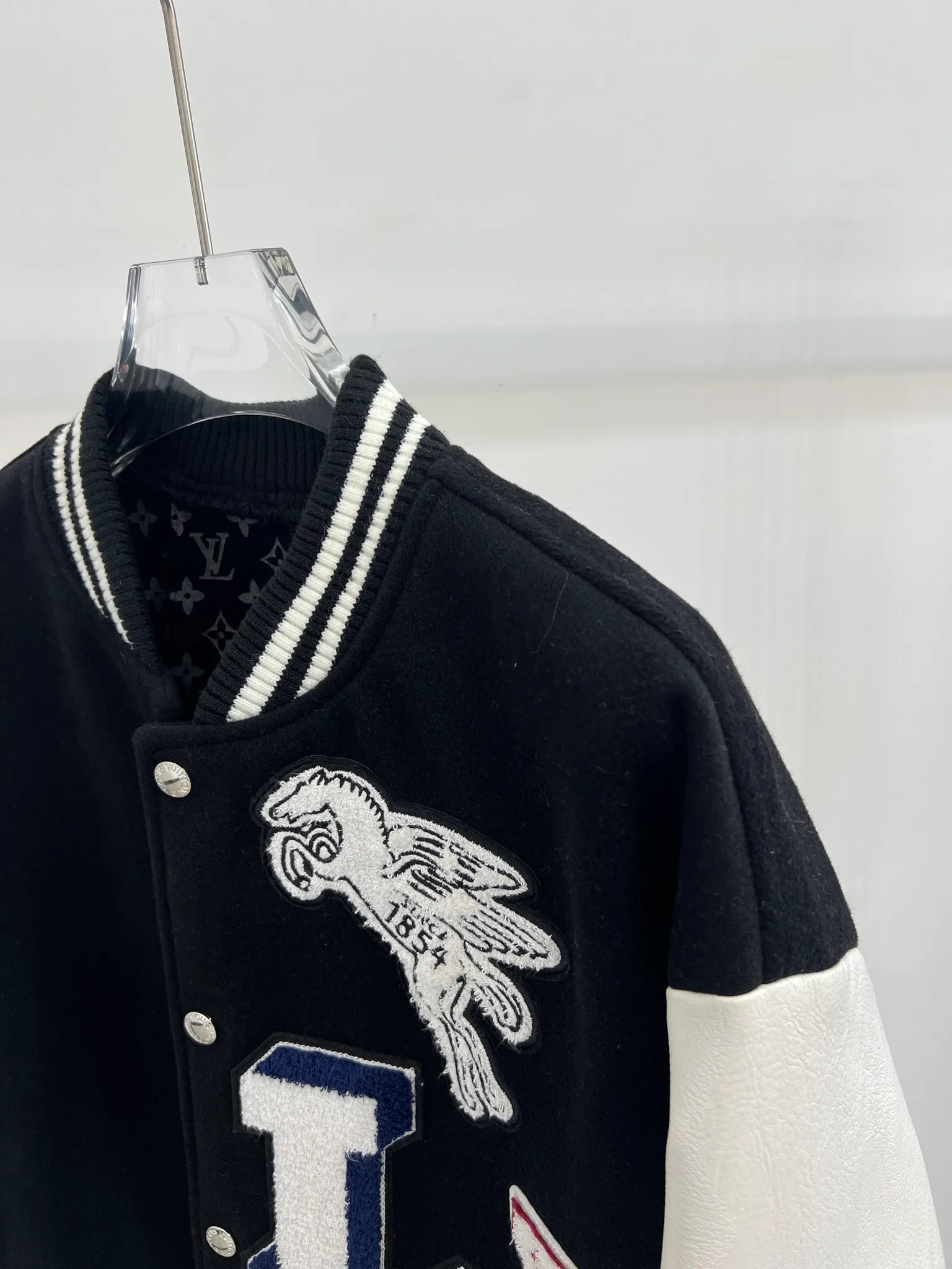 Куртки И Пуховики Женские Louis Vuitton 20699