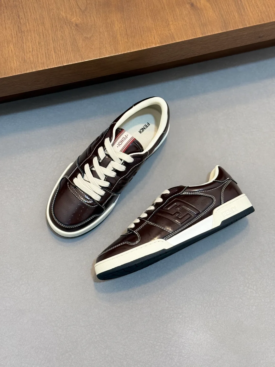 Кроссовки Женские Fendi 18770660