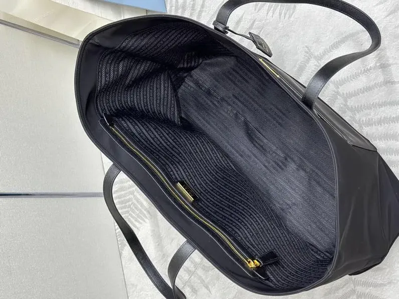 Классические Сумки Женские Prada 12918