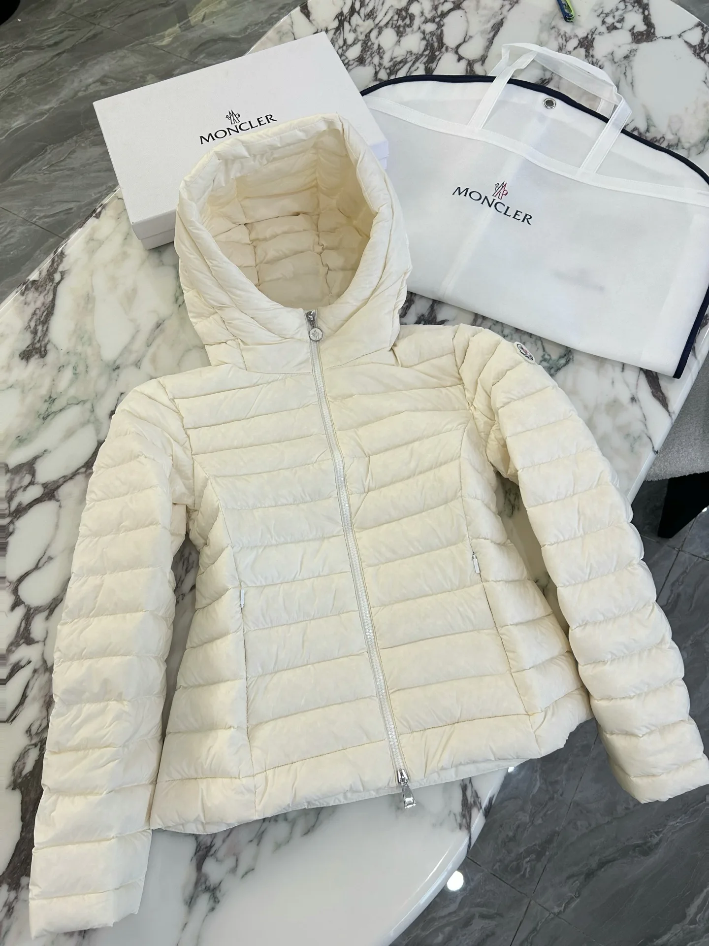 Куртки И Пуховики Мужские Moncler 18231513