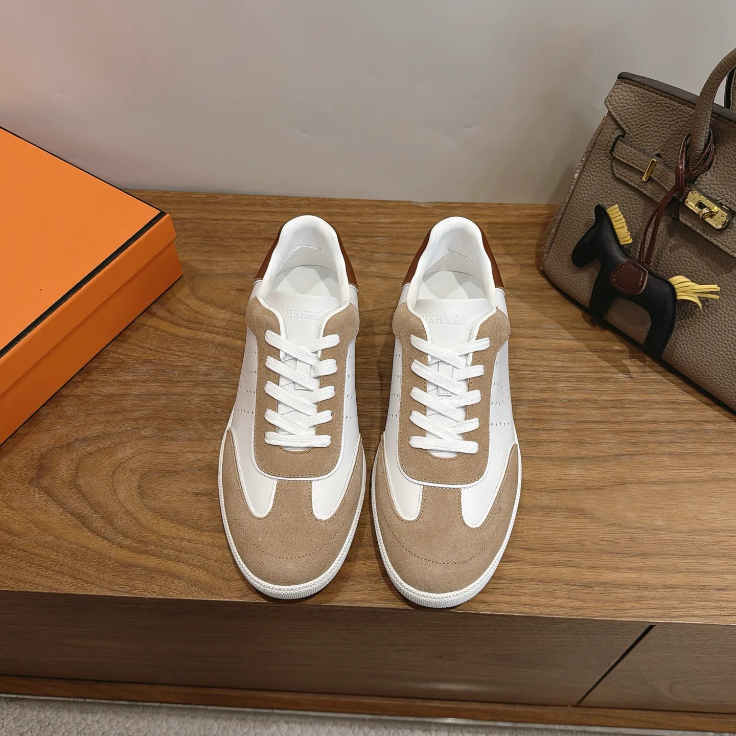 Кроссовки Женские Hermes 18230934