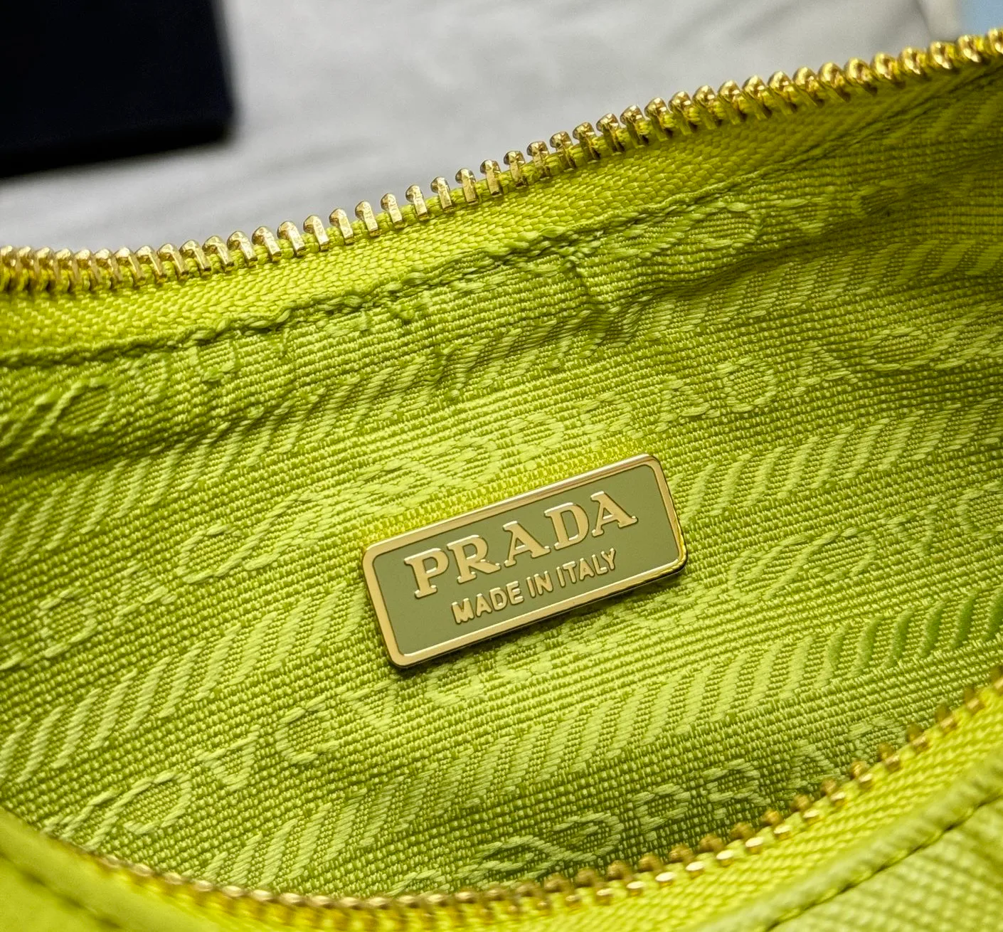 Сумки На Ремне Женские Prada 11788412