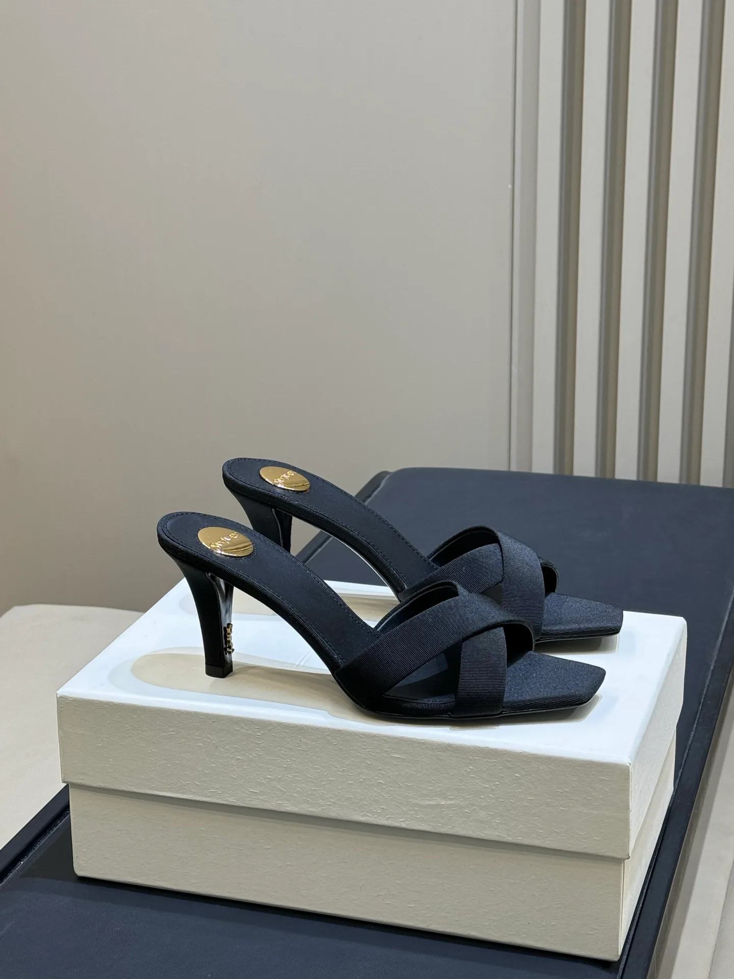 Босоножки Женские Saint Laurent 3891373