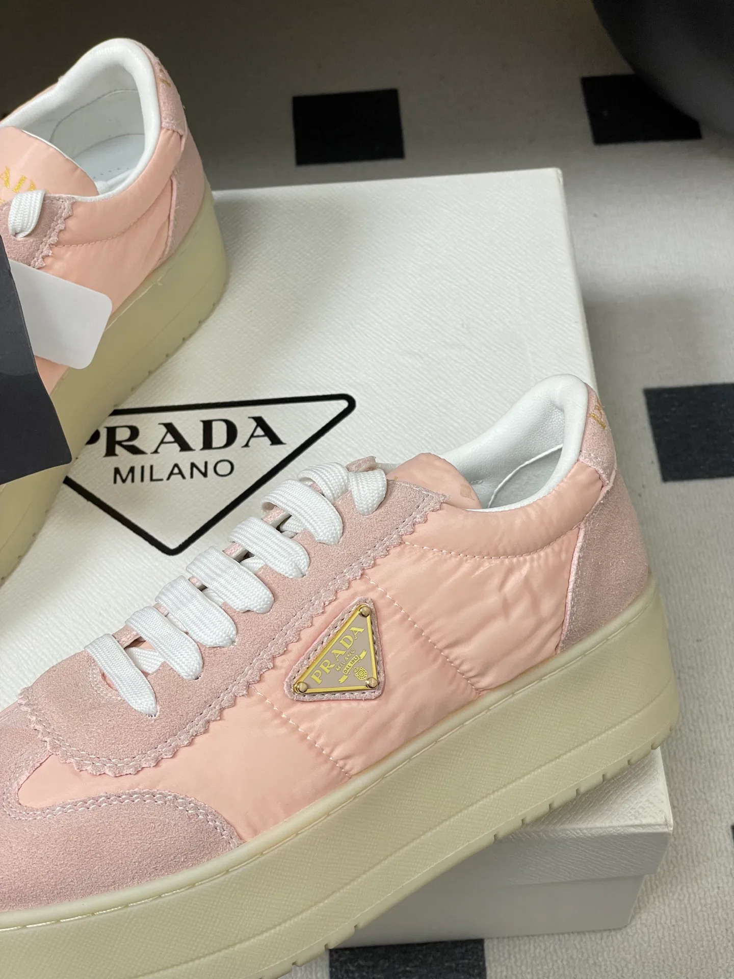 Кроссовки Женские Prada 12810937