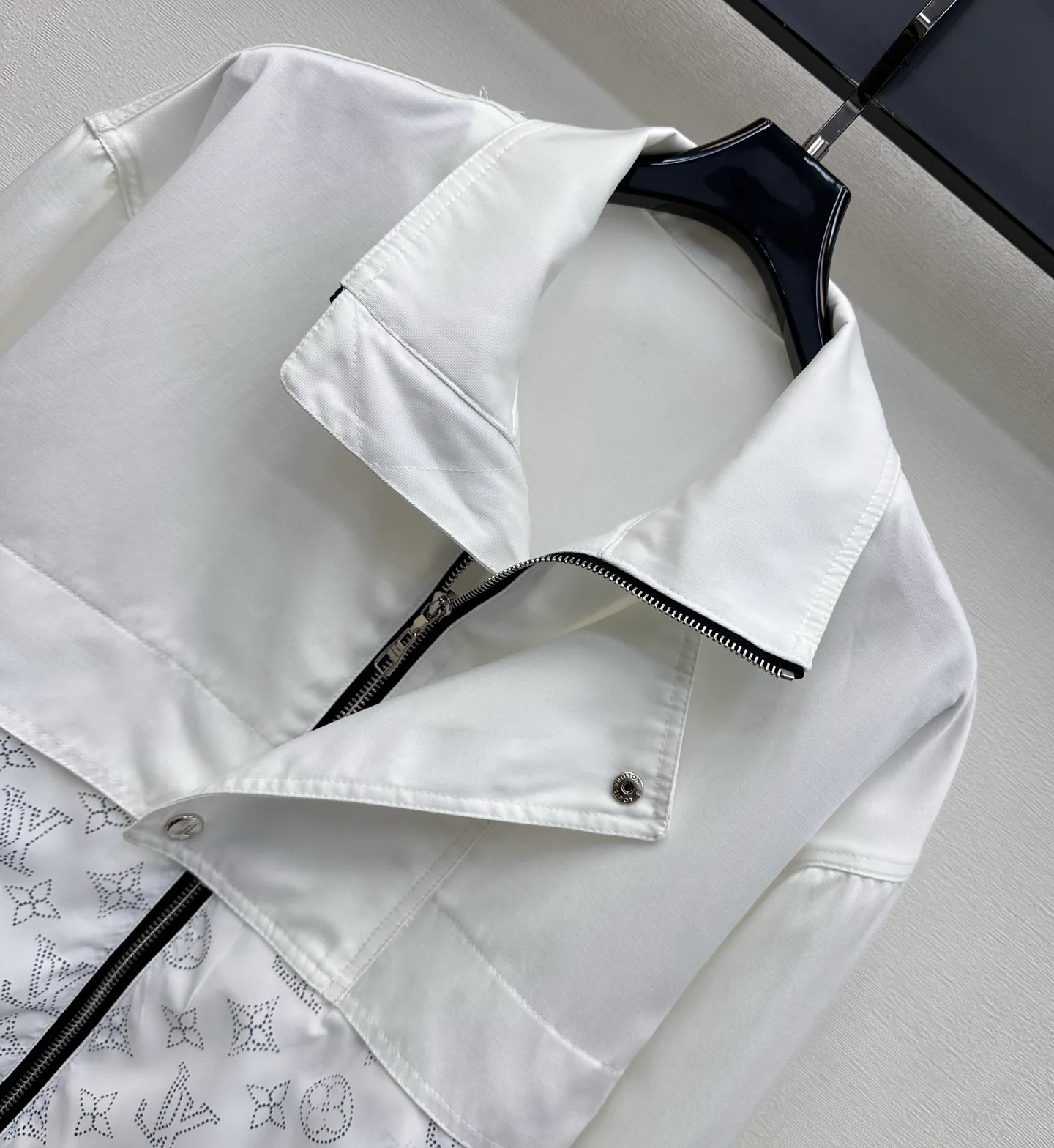 Куртки И Пуховики Женские Louis Vuitton 13587488