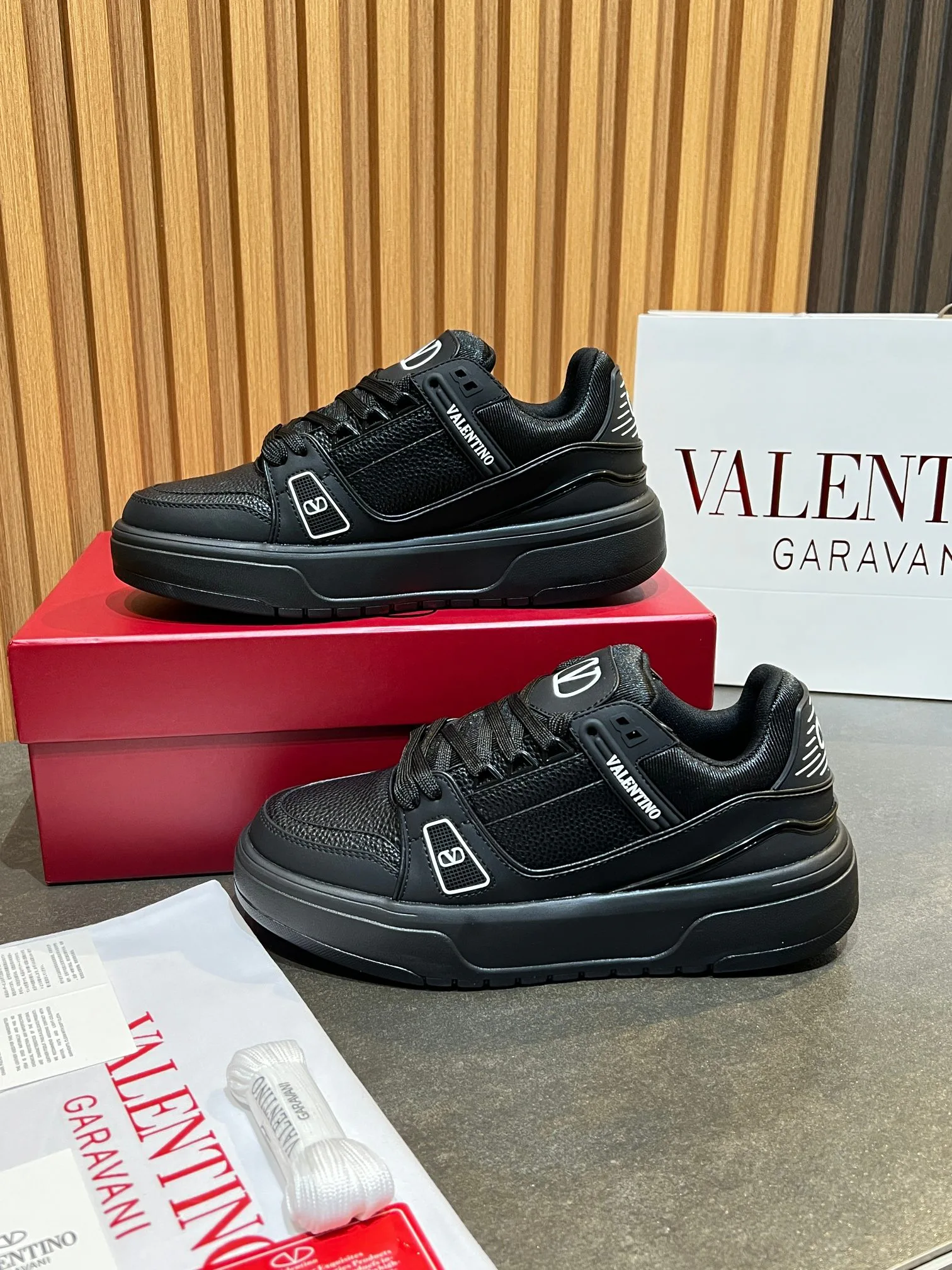 Кроссовки Женские Valentino 11575954