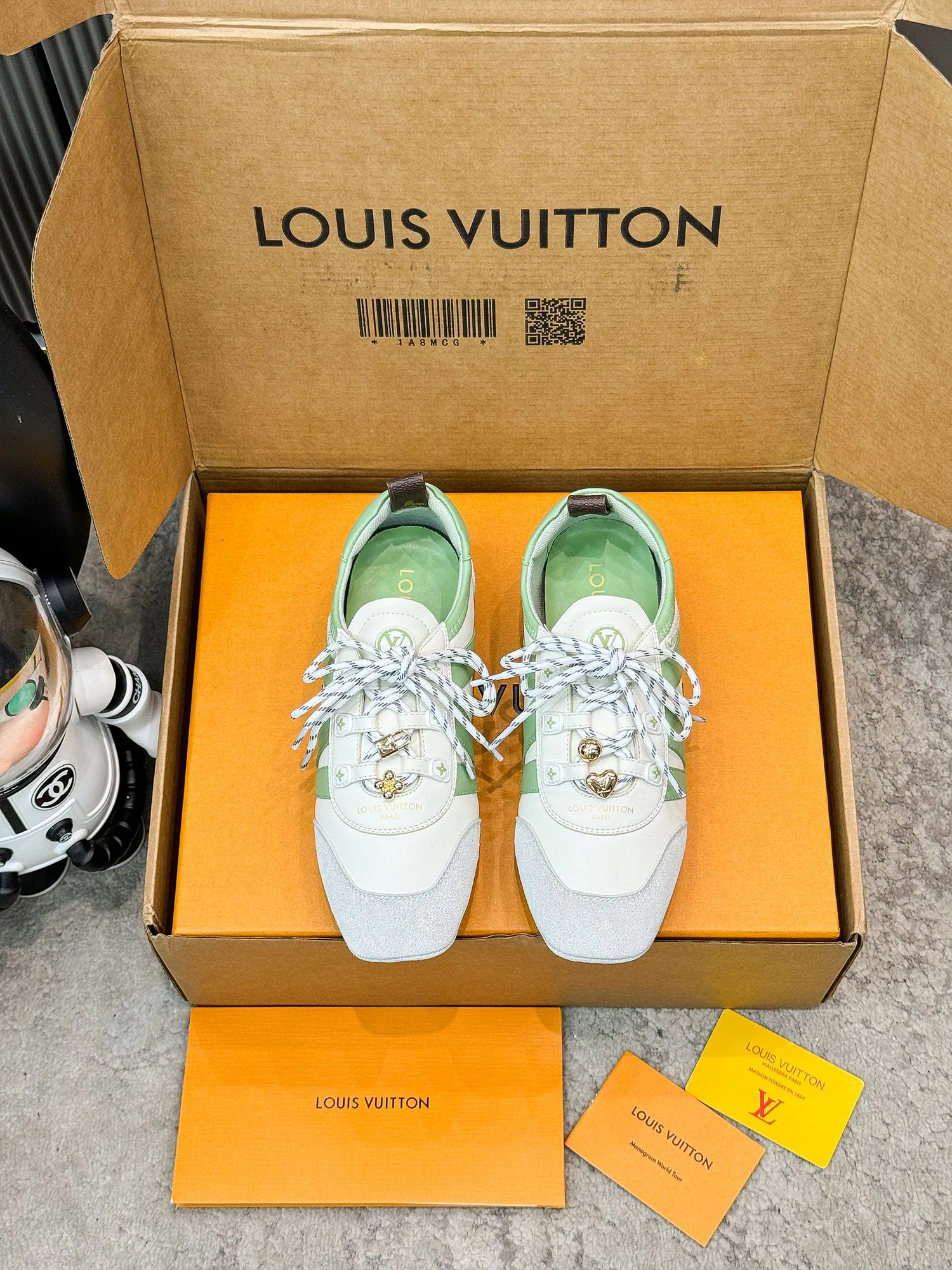 Кроссовки Женские Louis Vuitton 19043346