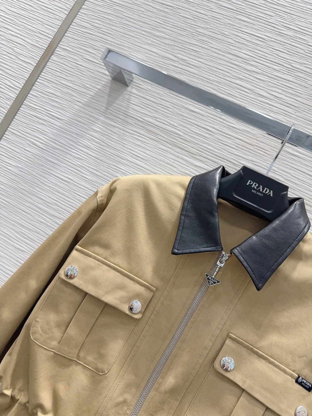 Куртки И Пуховики Женские Prada 18388682