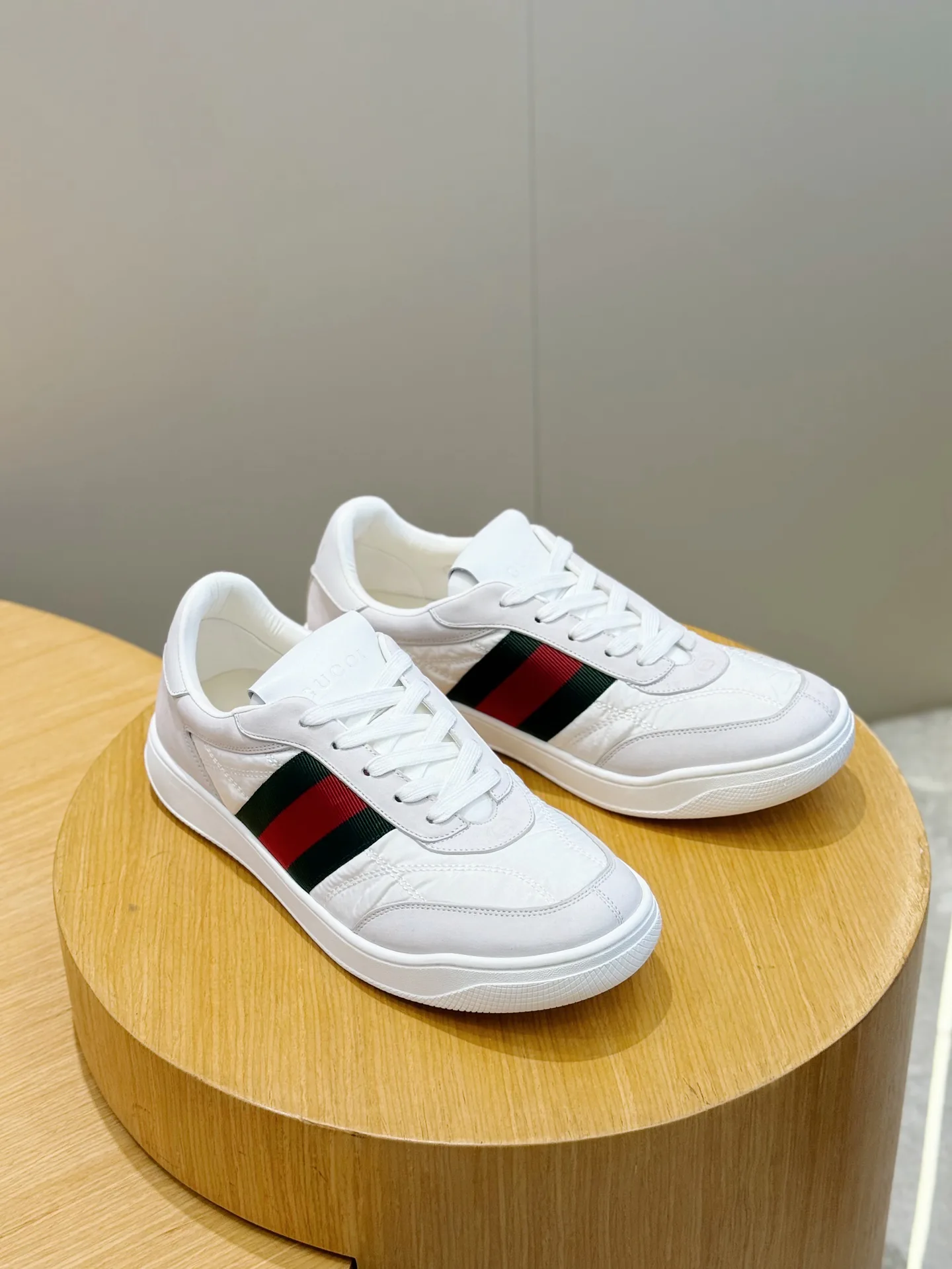 Кроссовки Женские Gucci 18100919