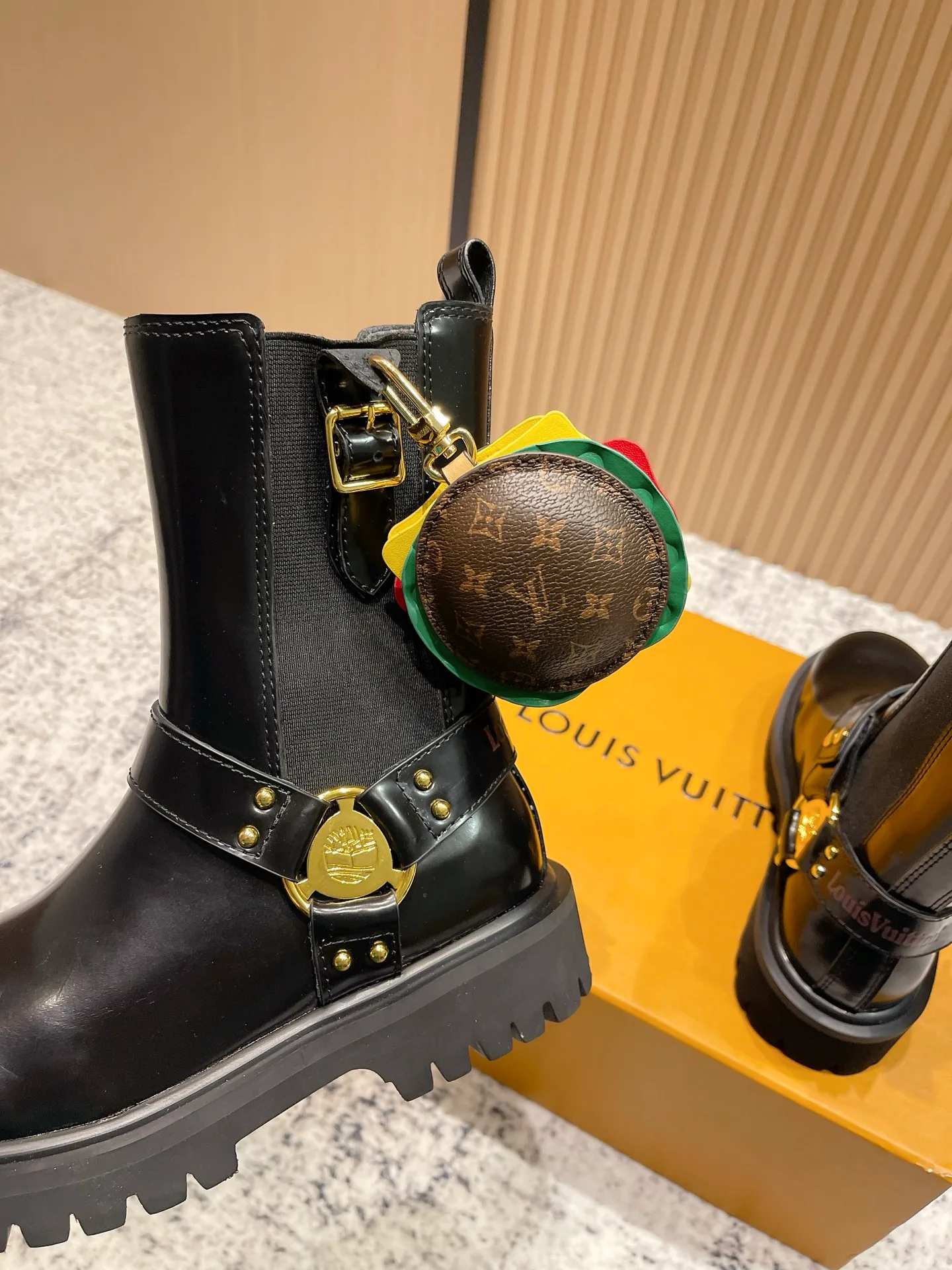 Ботинки Женские Louis Vuitton 18618957