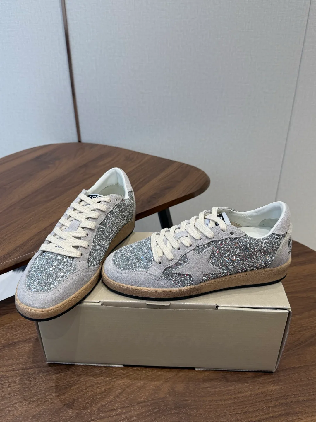 Кроссовки Женские Golden Goose 18357251