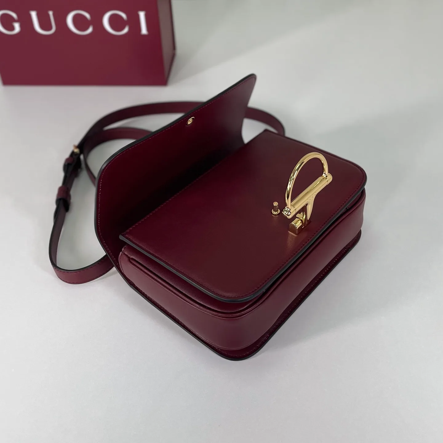 Классические Сумки Женские Gucci 12795289