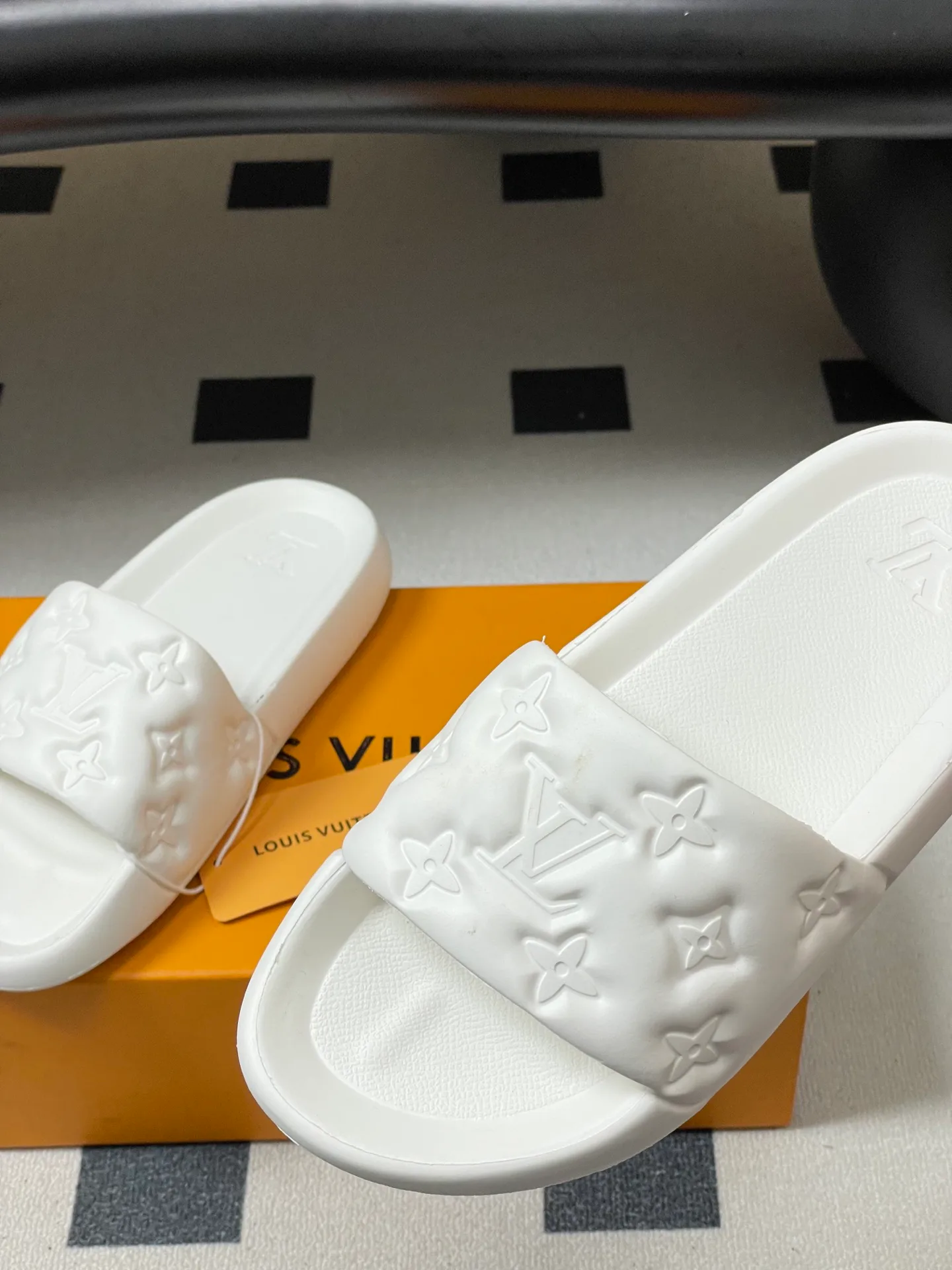 Шлепанцы Женские Louis Vuitton 11897591