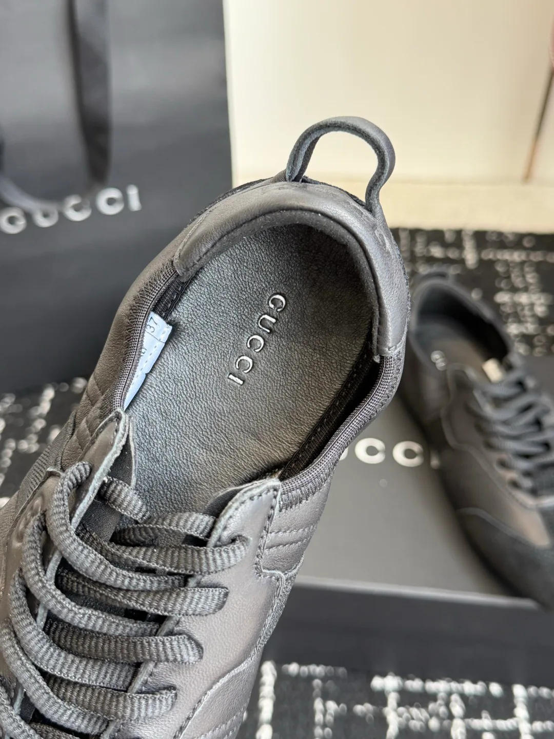 Кроссовки Женские Gucci 18121096