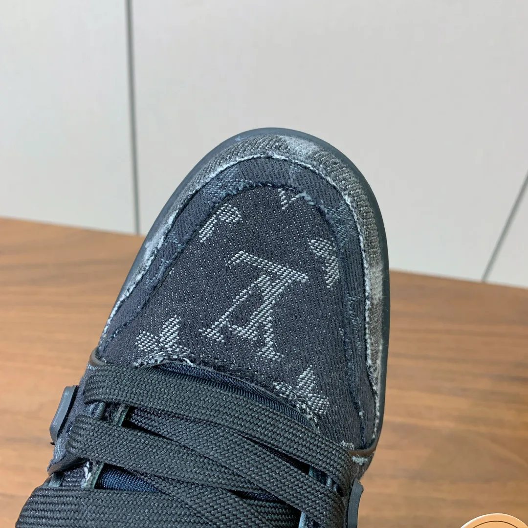Кроссовки Женские Louis Vuitton 10236197