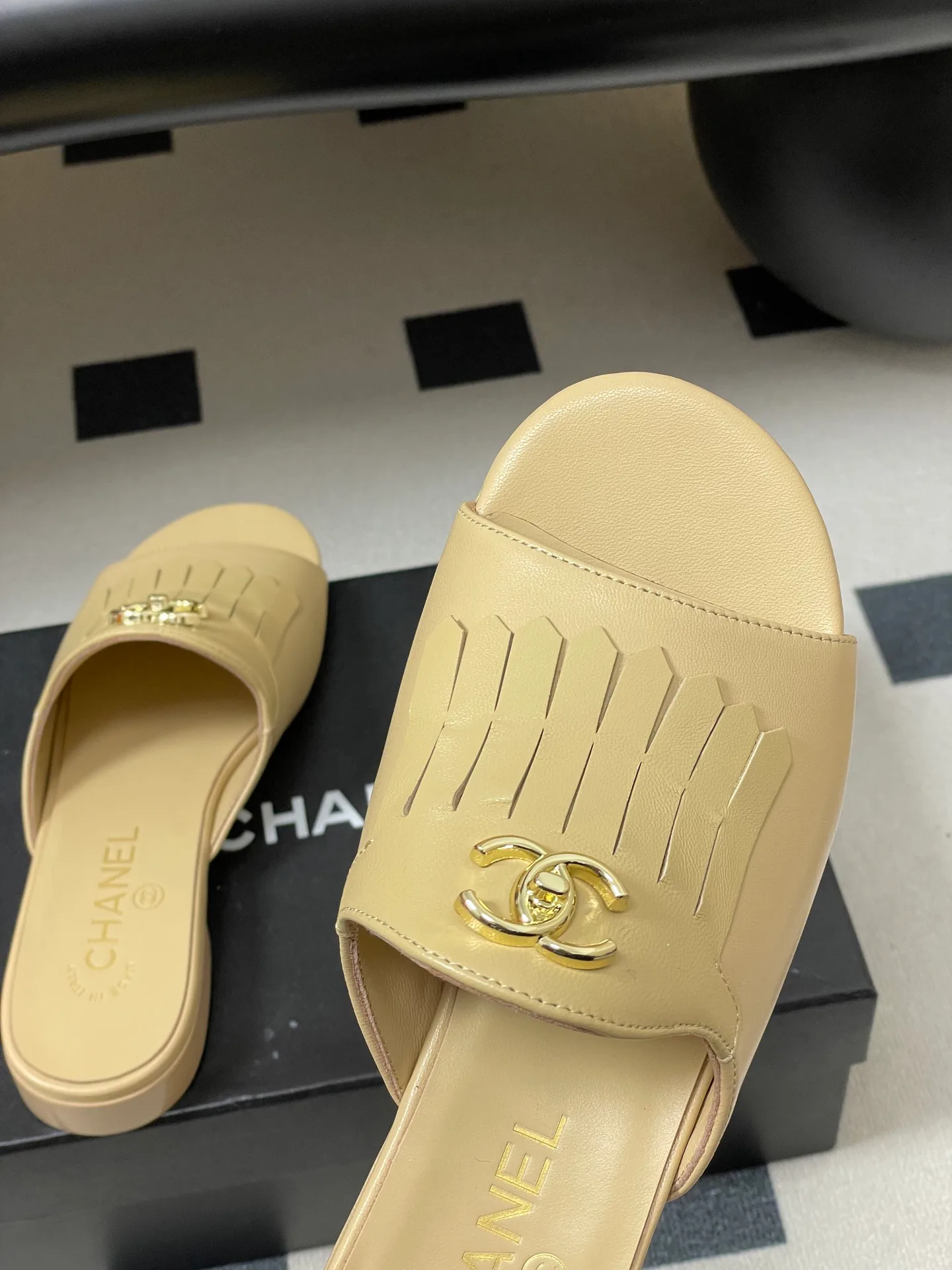 Босоножки Женские Chanel 10993932