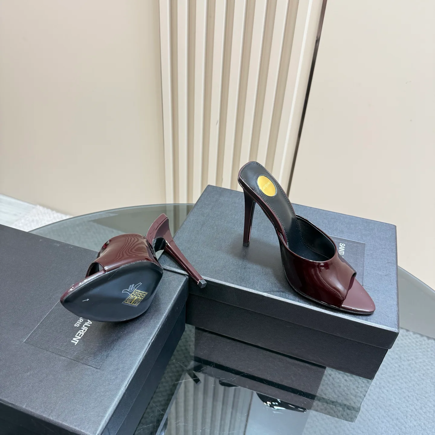 Босоножки Женские Saint Laurent 20990