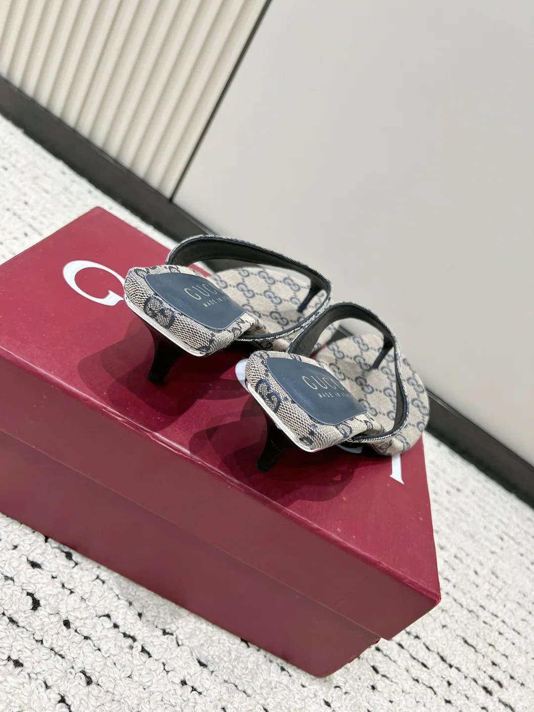 Шлепанцы Женские Gucci 17637840