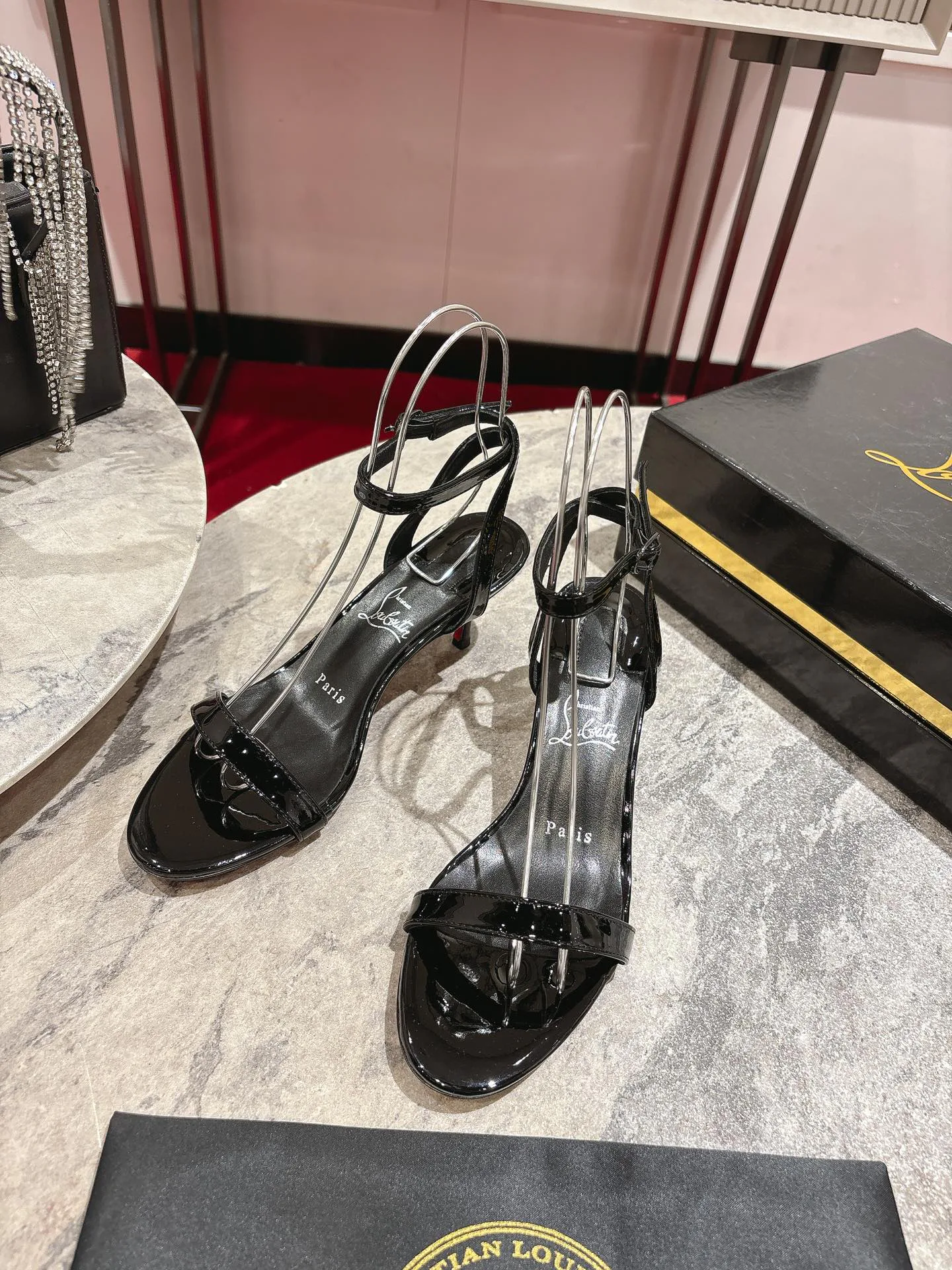 Босоножки Женские Christian Louboutin 14354240