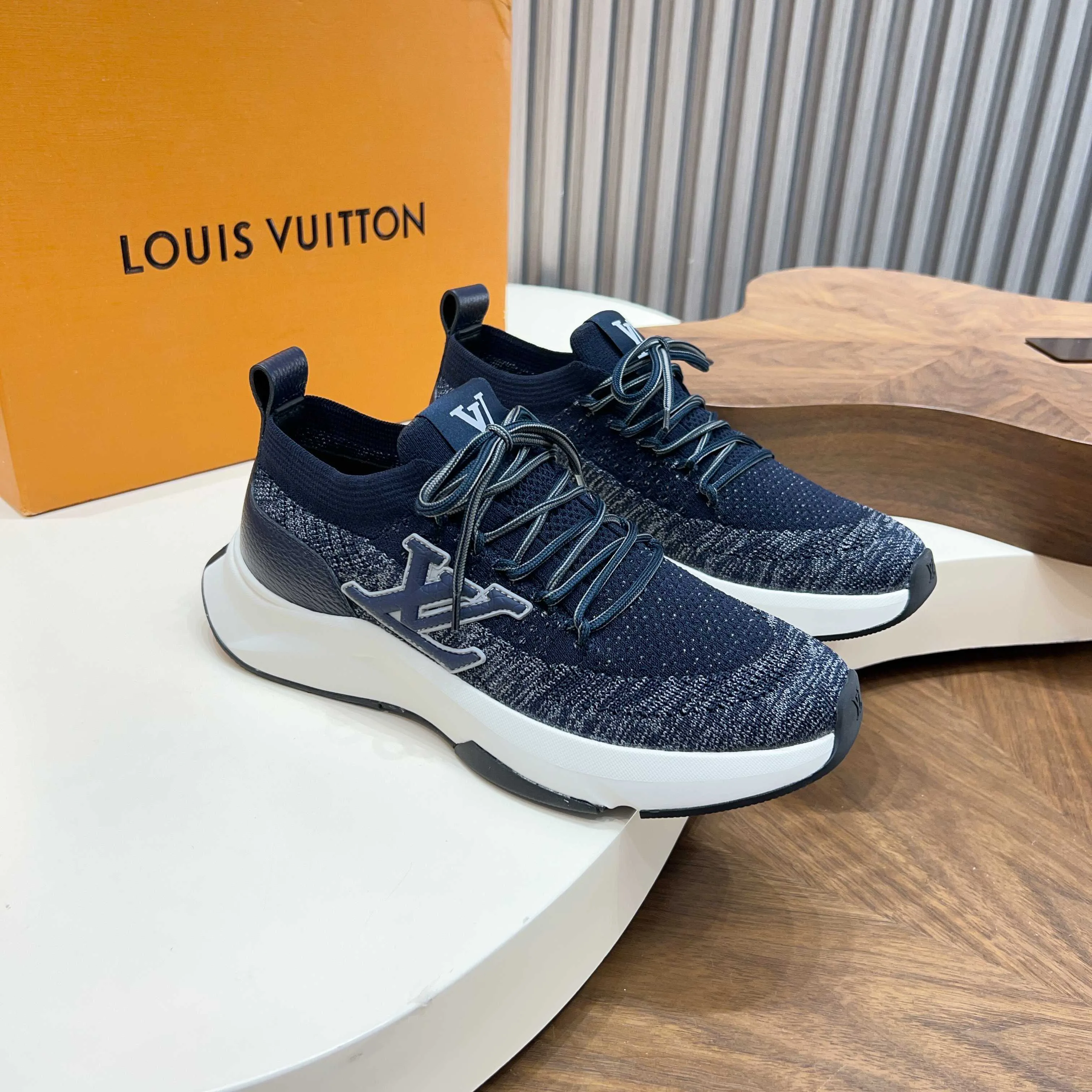 Кроссовки Мужские Louis Vuitton 17916667