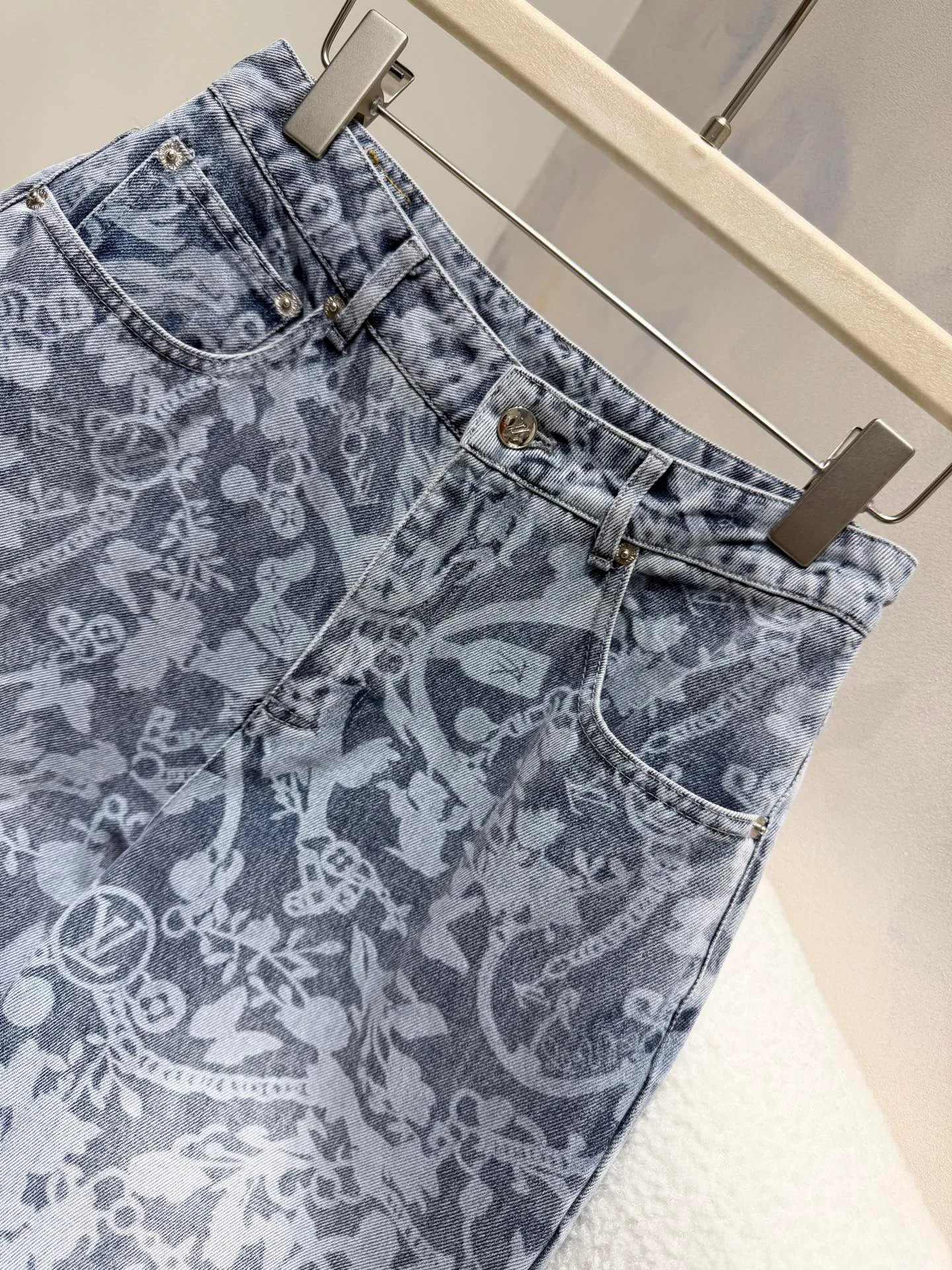 Джинсы Женские Louis Vuitton 11907357