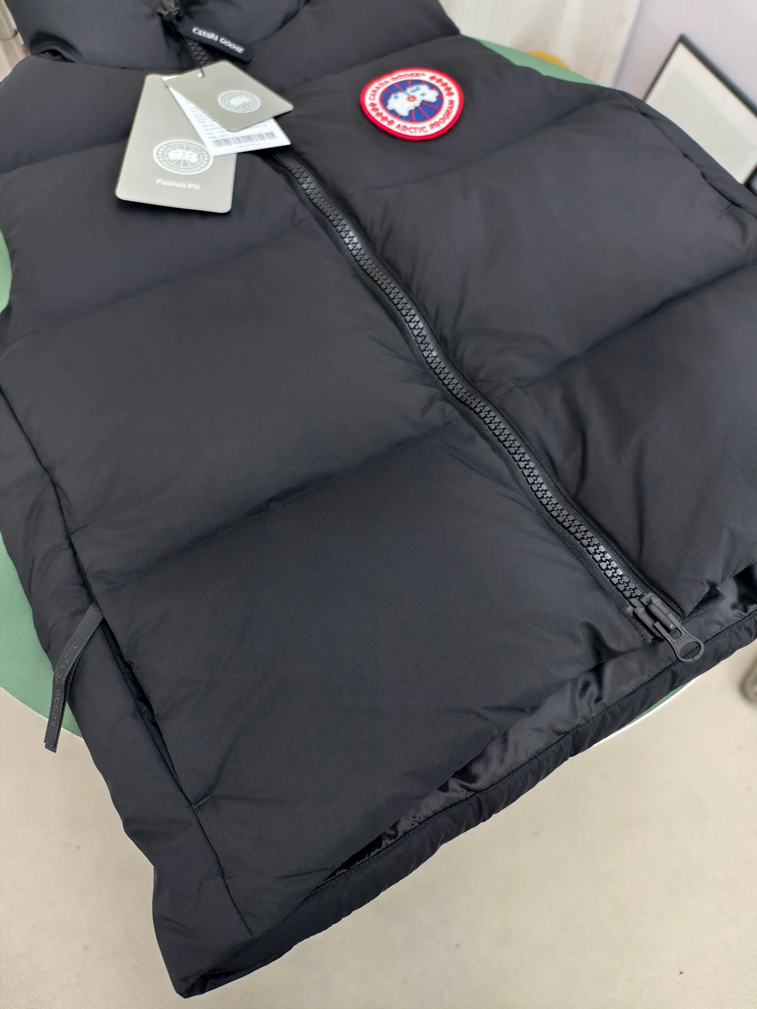 Жилеты Женские Canada Goose 4022680