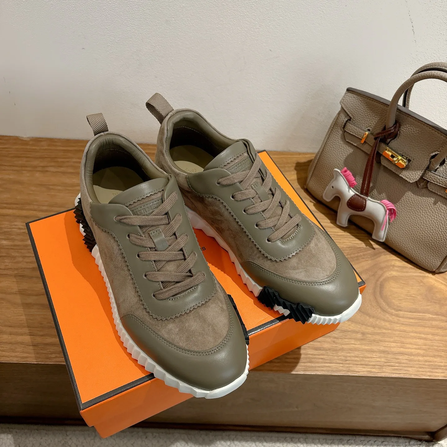 Кроссовки Женские Hermes 18729682