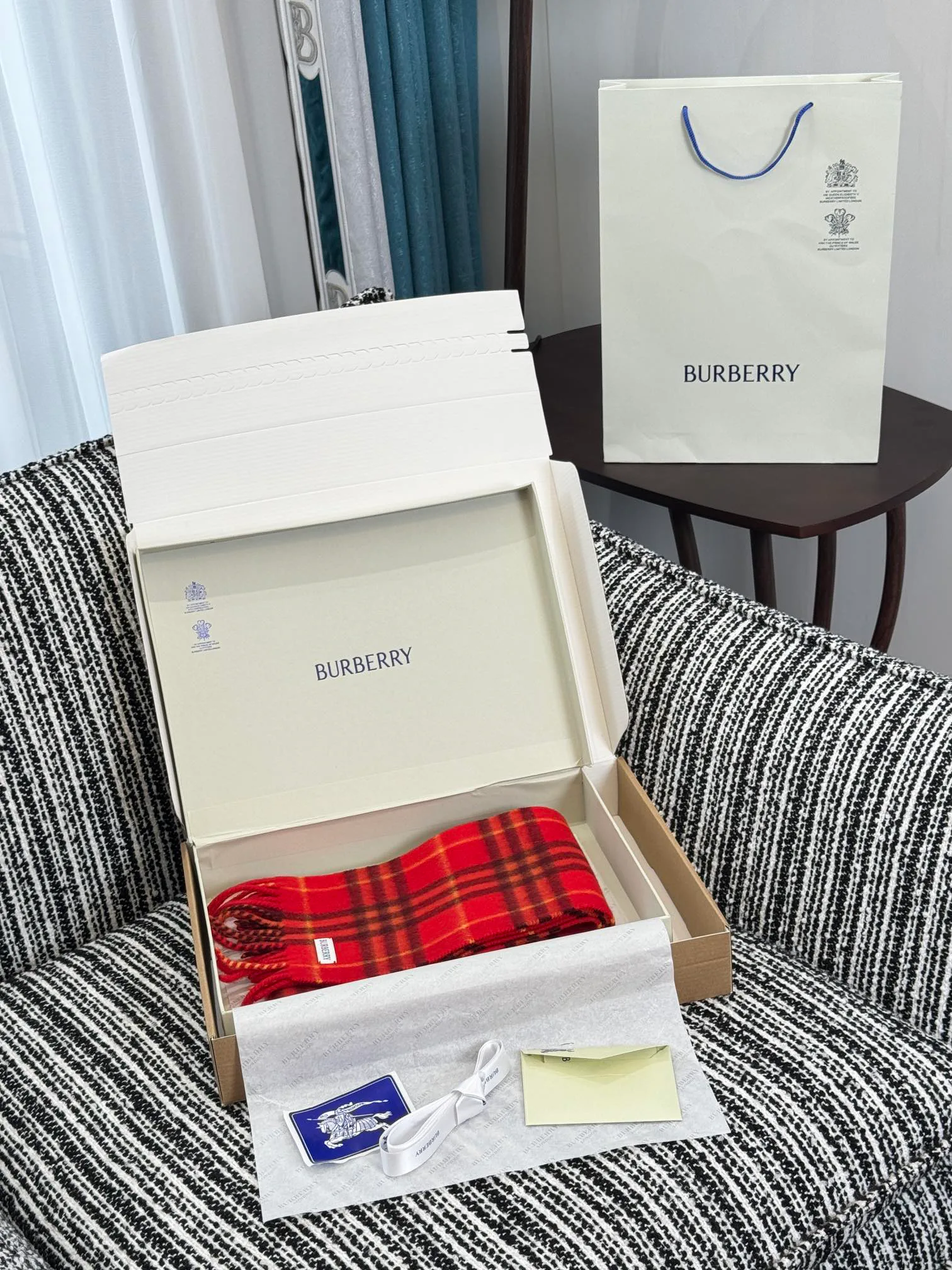 Шарфы Burberry 18287396