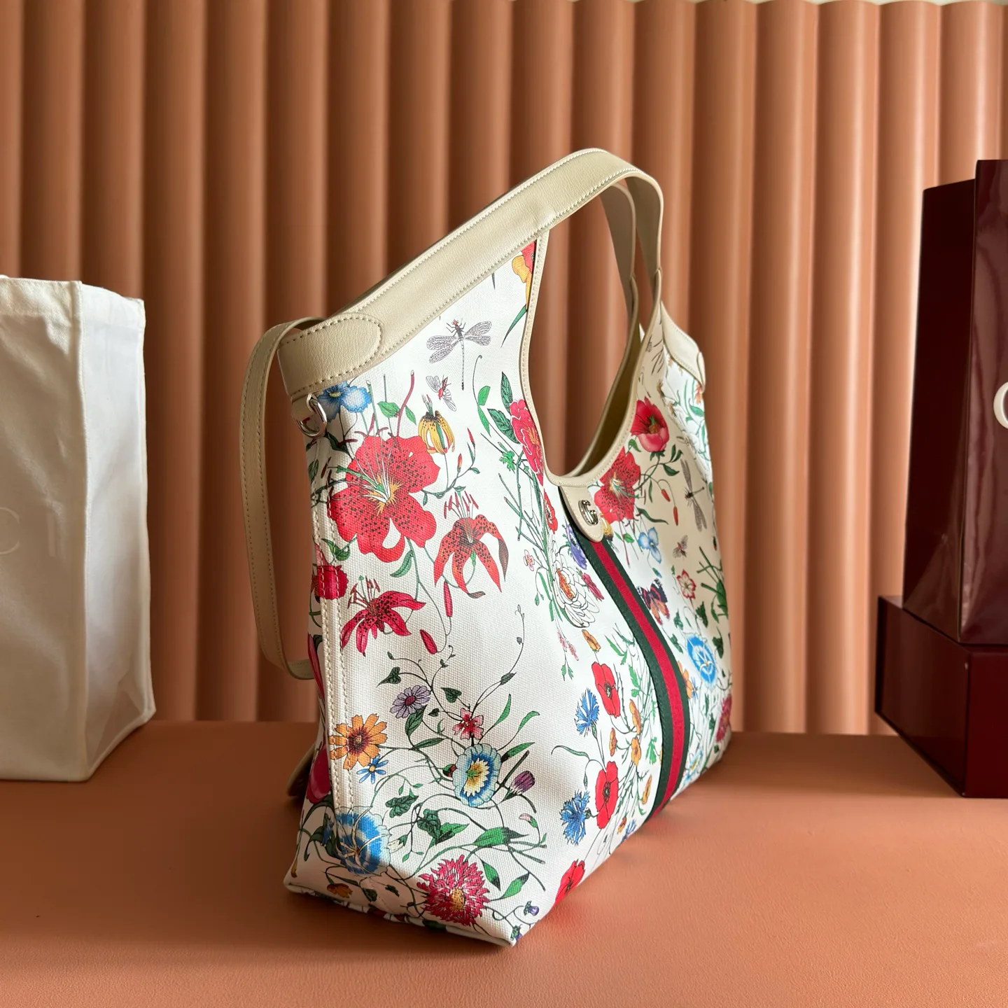 Классические Сумки Женские Gucci 18148089