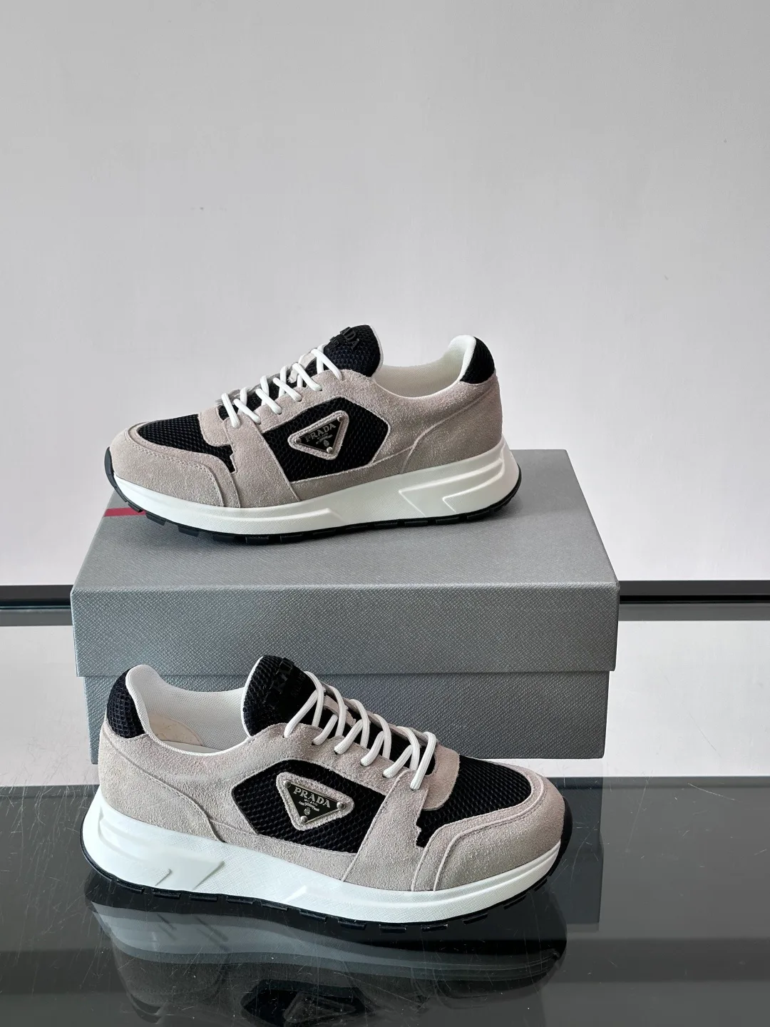 Кроссовки Женские Prada 18102647