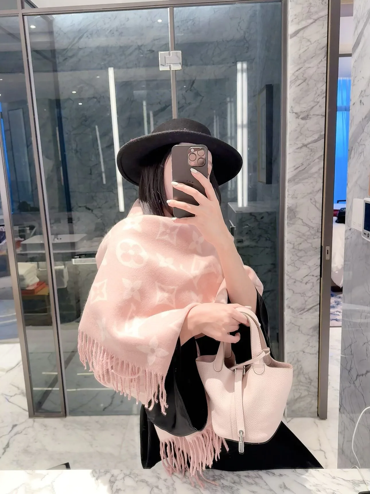 Шарфы Louis Vuitton 18322508