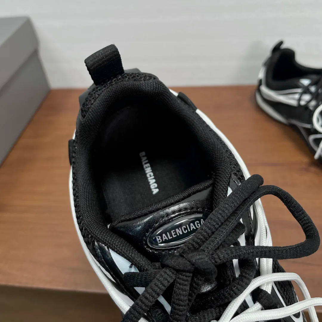 Кроссовки Женские Balenciaga 18626398