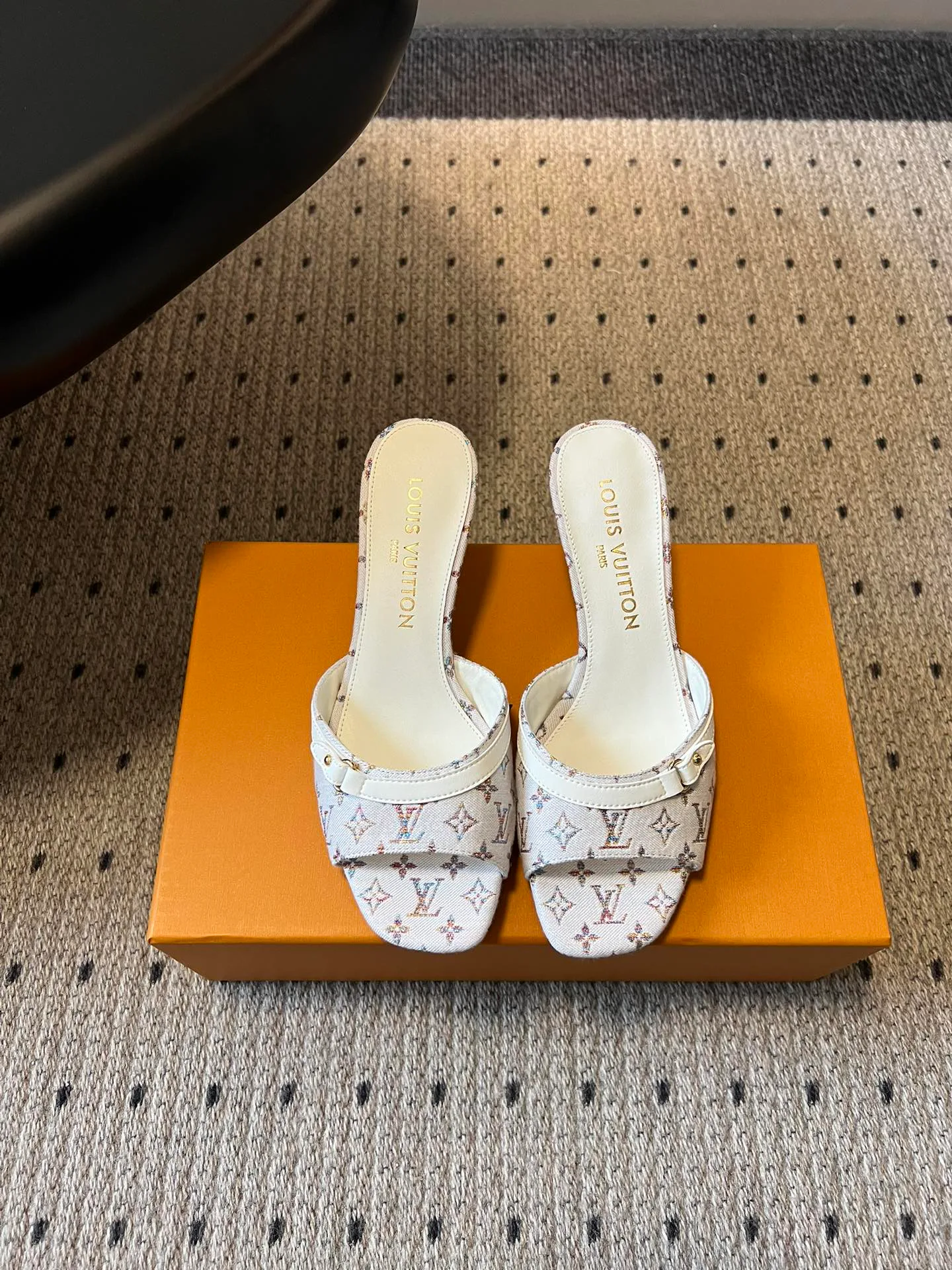 Босоножки Женские Louis Vuitton 11755093