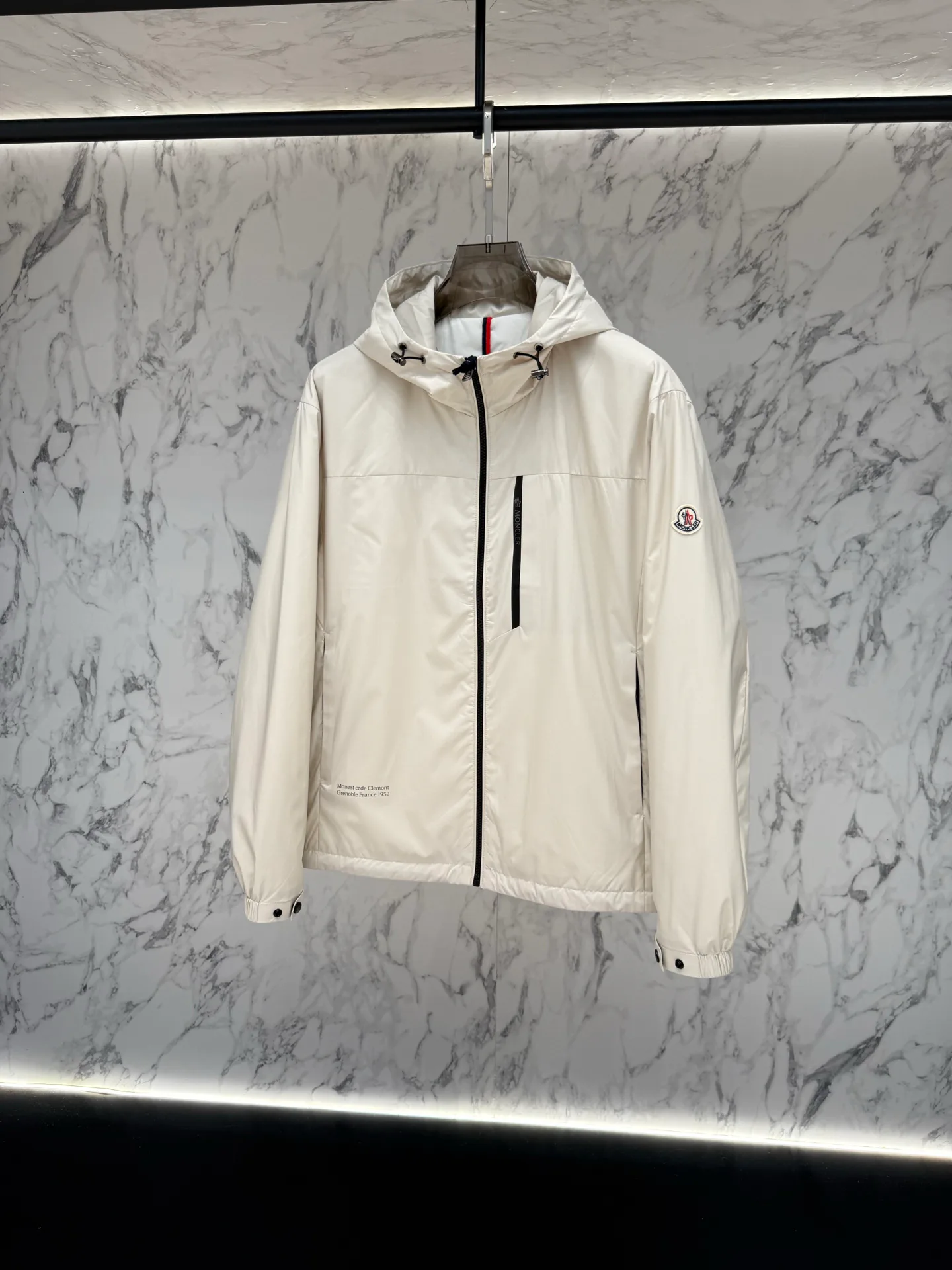 Куртки И Пуховики Мужские Moncler 17944100