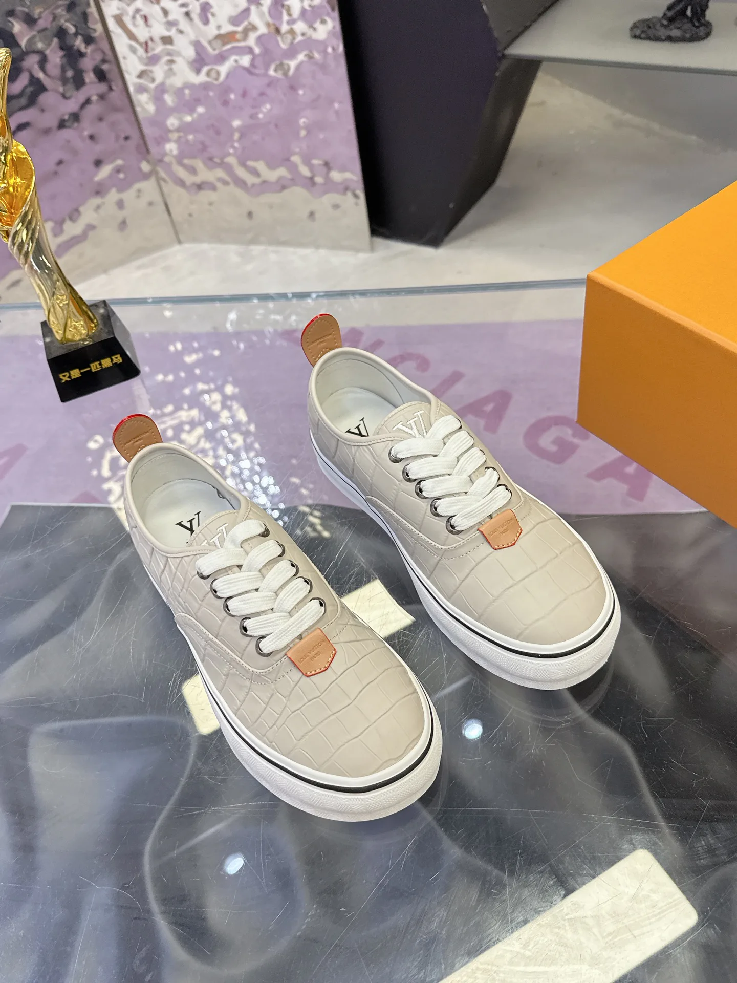 Кроссовки Мужские Louis Vuitton 17930914