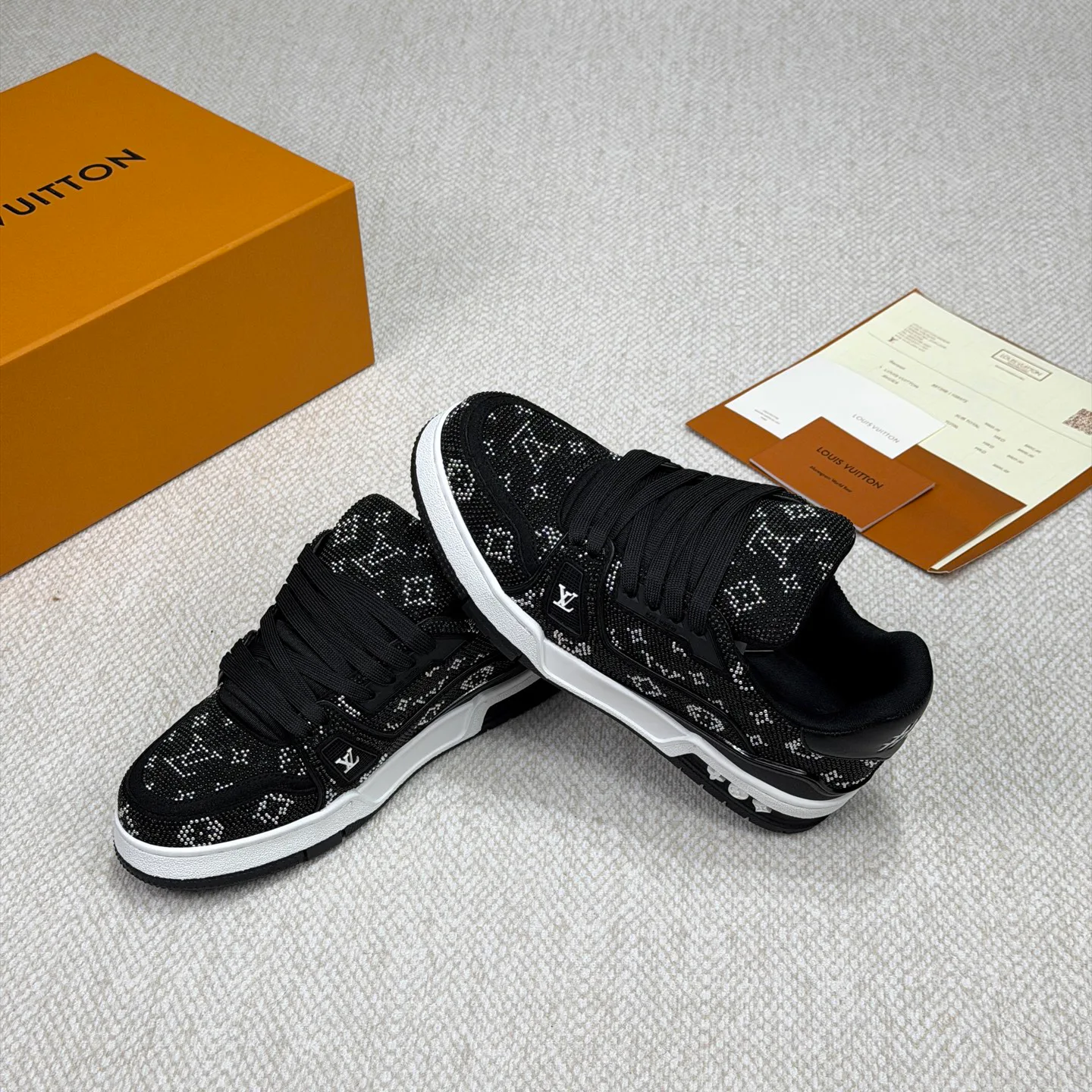 Кроссовки Женские Louis Vuitton 18892446