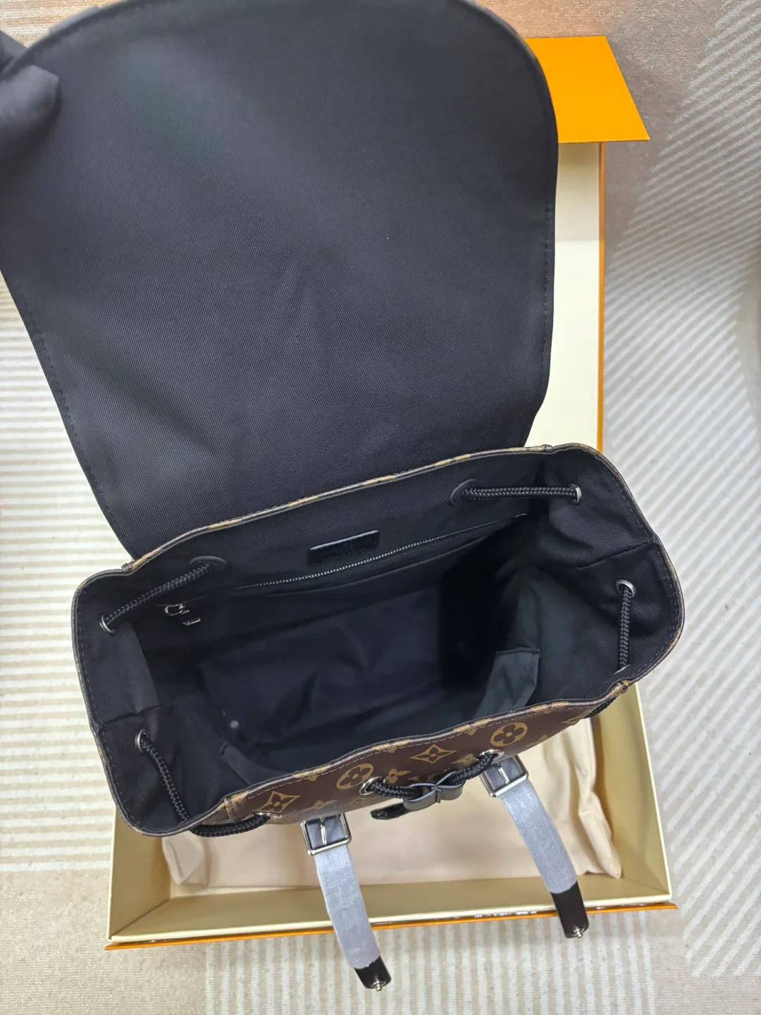 Рюкзаки Мужские Louis Vuitton 15055902