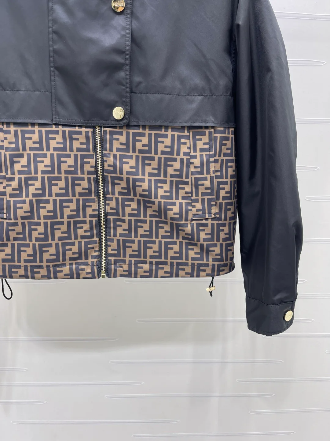 Куртки И Пуховики Женские Fendi 18757429