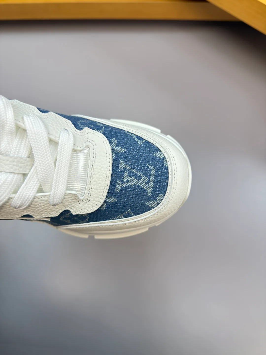 Кроссовки Женские Louis Vuitton 2652640