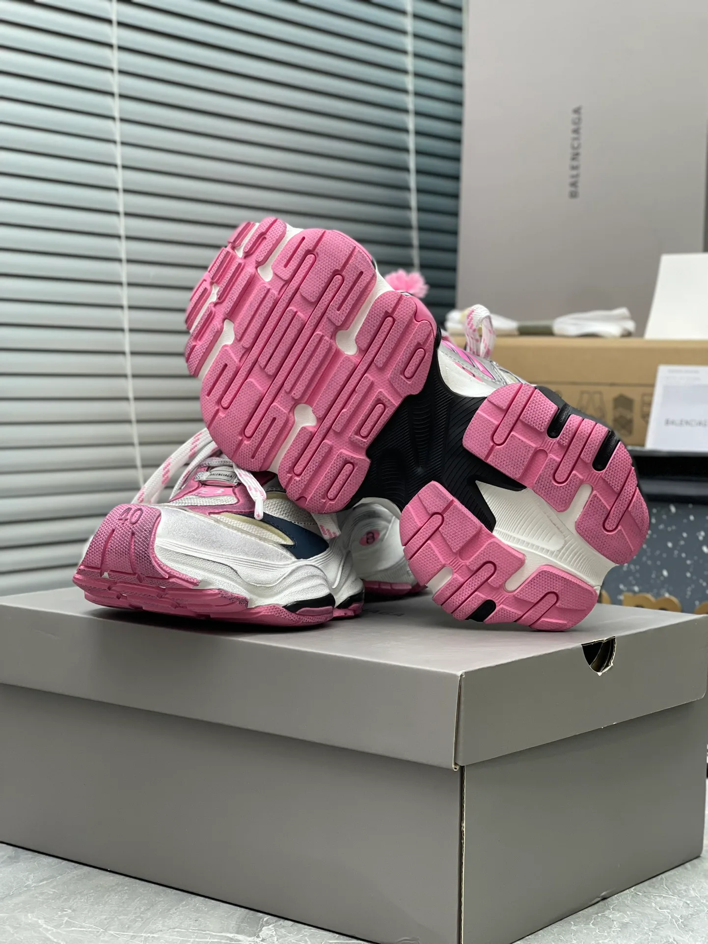 Кроссовки Женские Balenciaga 12799548