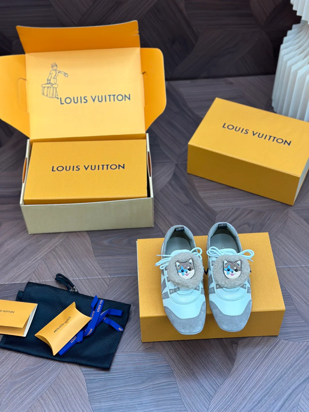 Кроссовки Женские Louis Vuitton 19480016