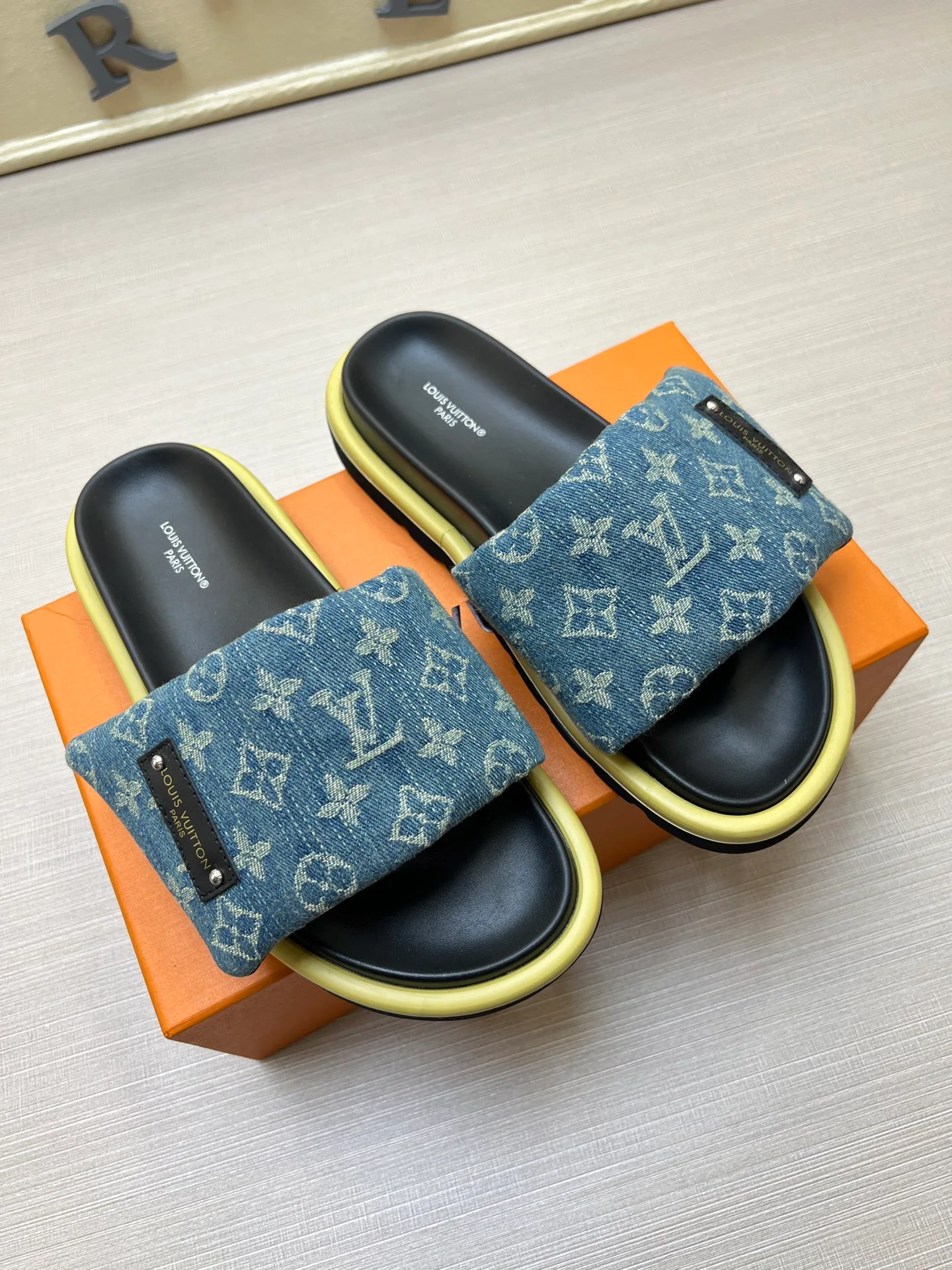 Шлепанцы Женские Louis Vuitton 9801568